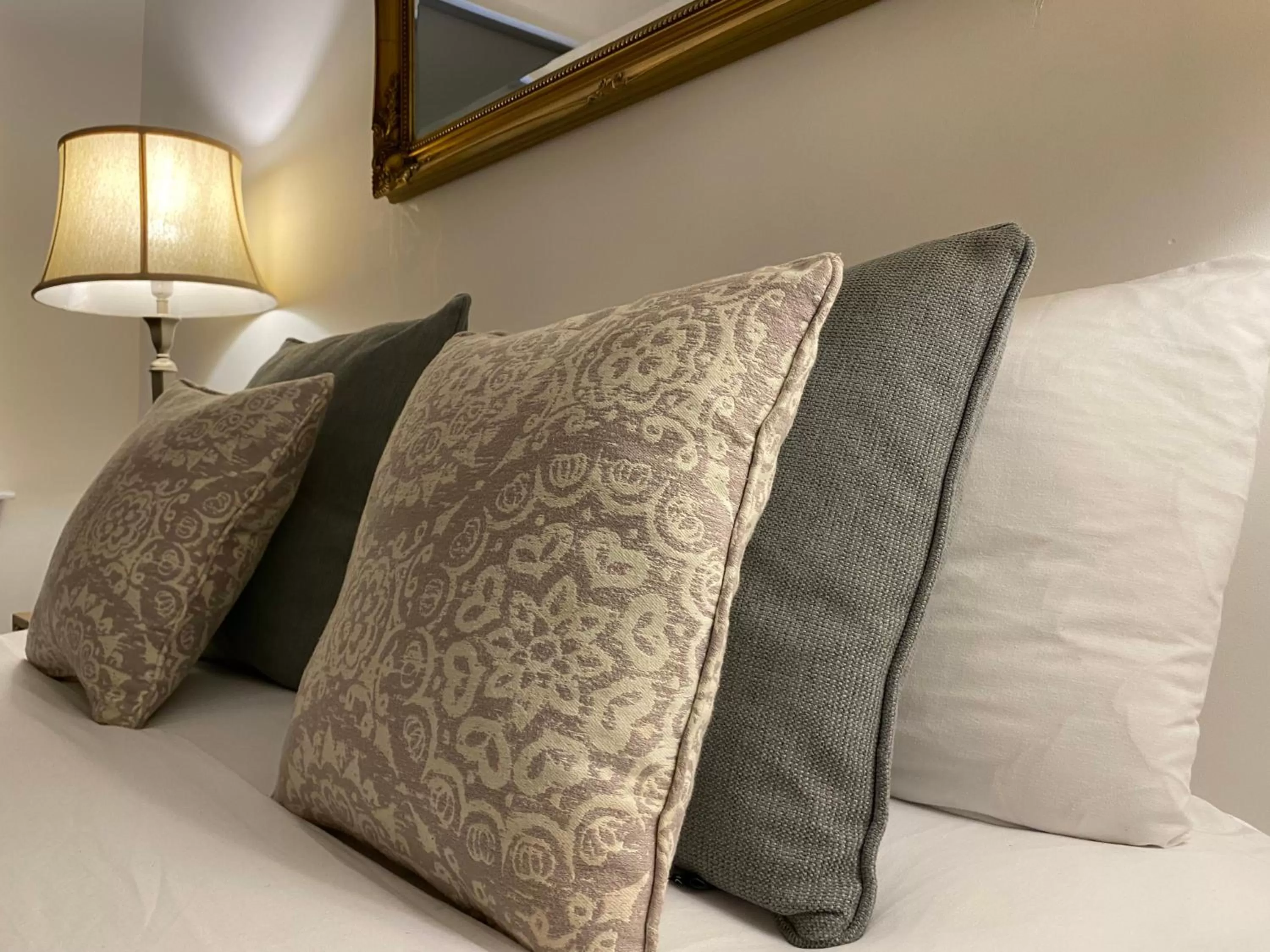 Bed in Royal Mile Balconies by the Castle