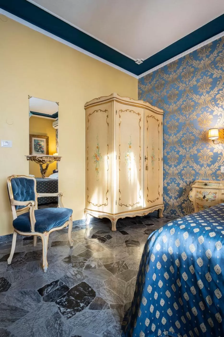 Property building, Bed in La Bauta