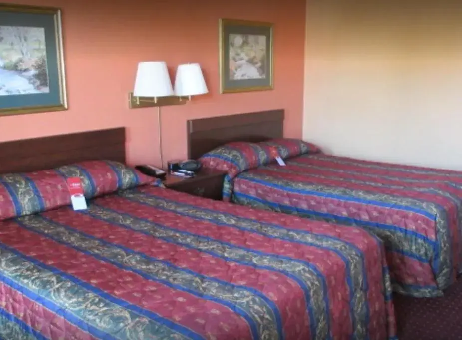 Bed in Econo Lodge Lavonia
