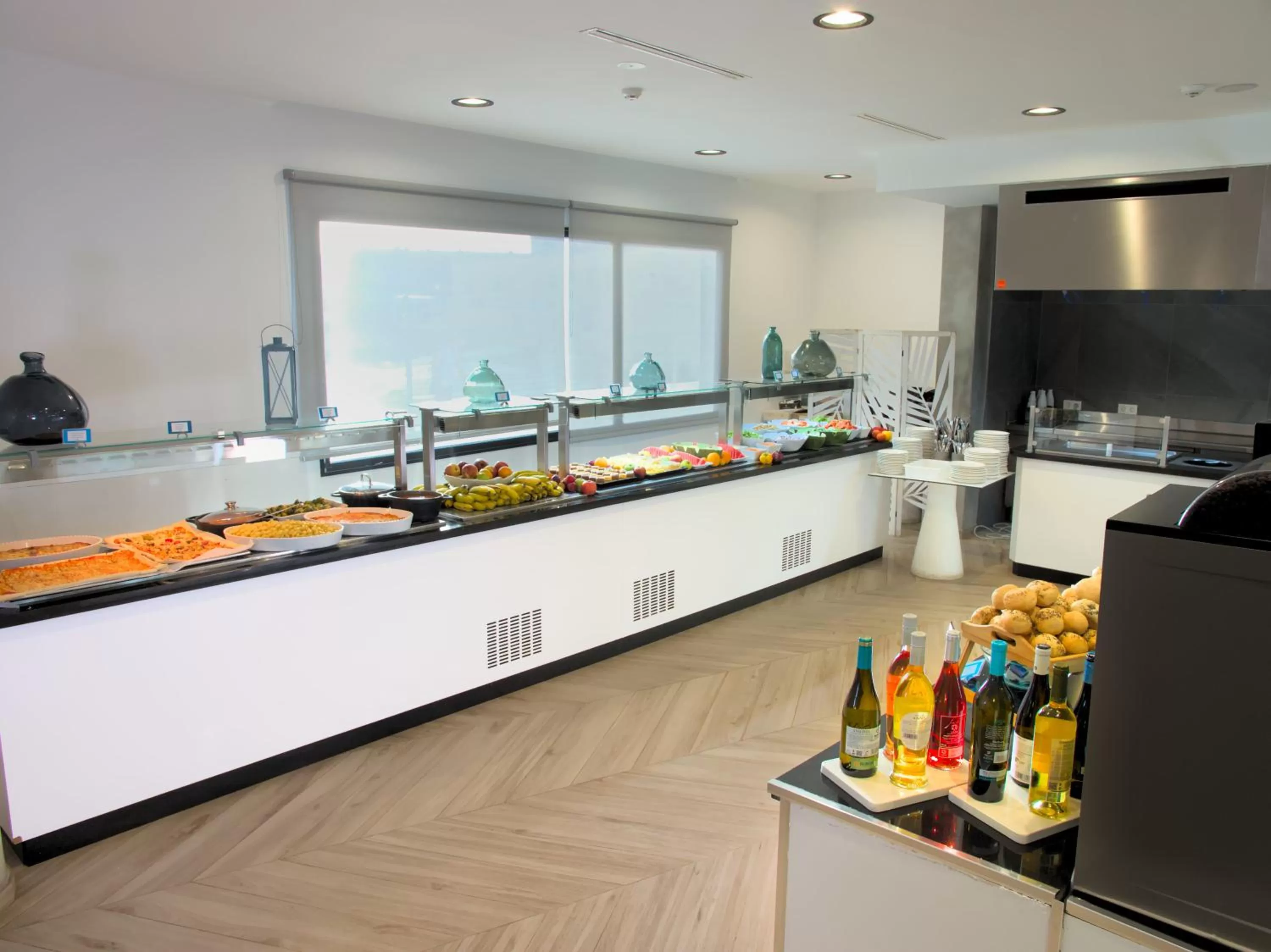 Restaurant/places to eat in Hotel Taimar