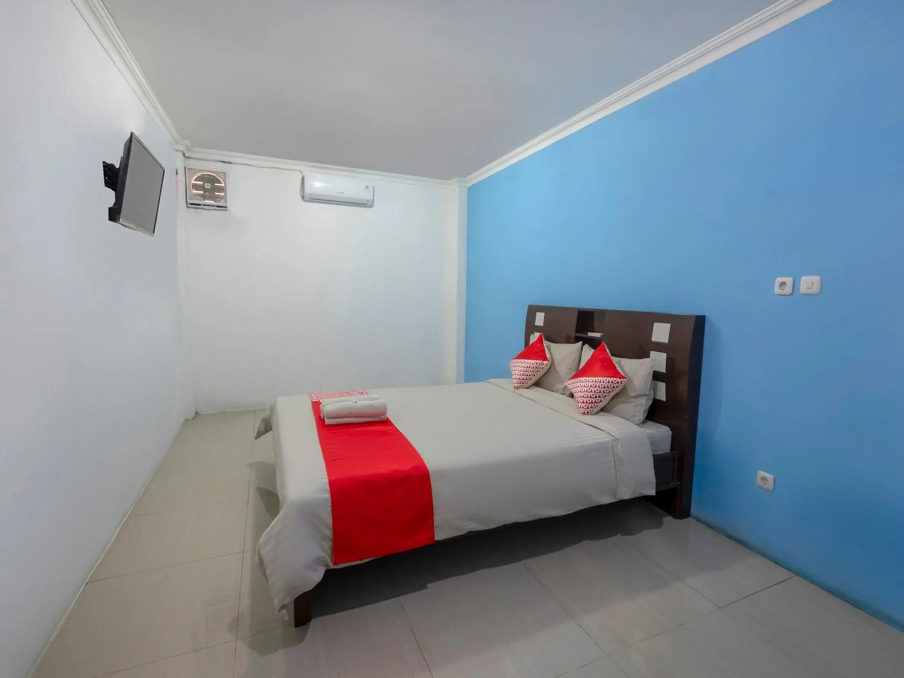 Bedroom, Bed in Super OYO 3747 Comfort Residence