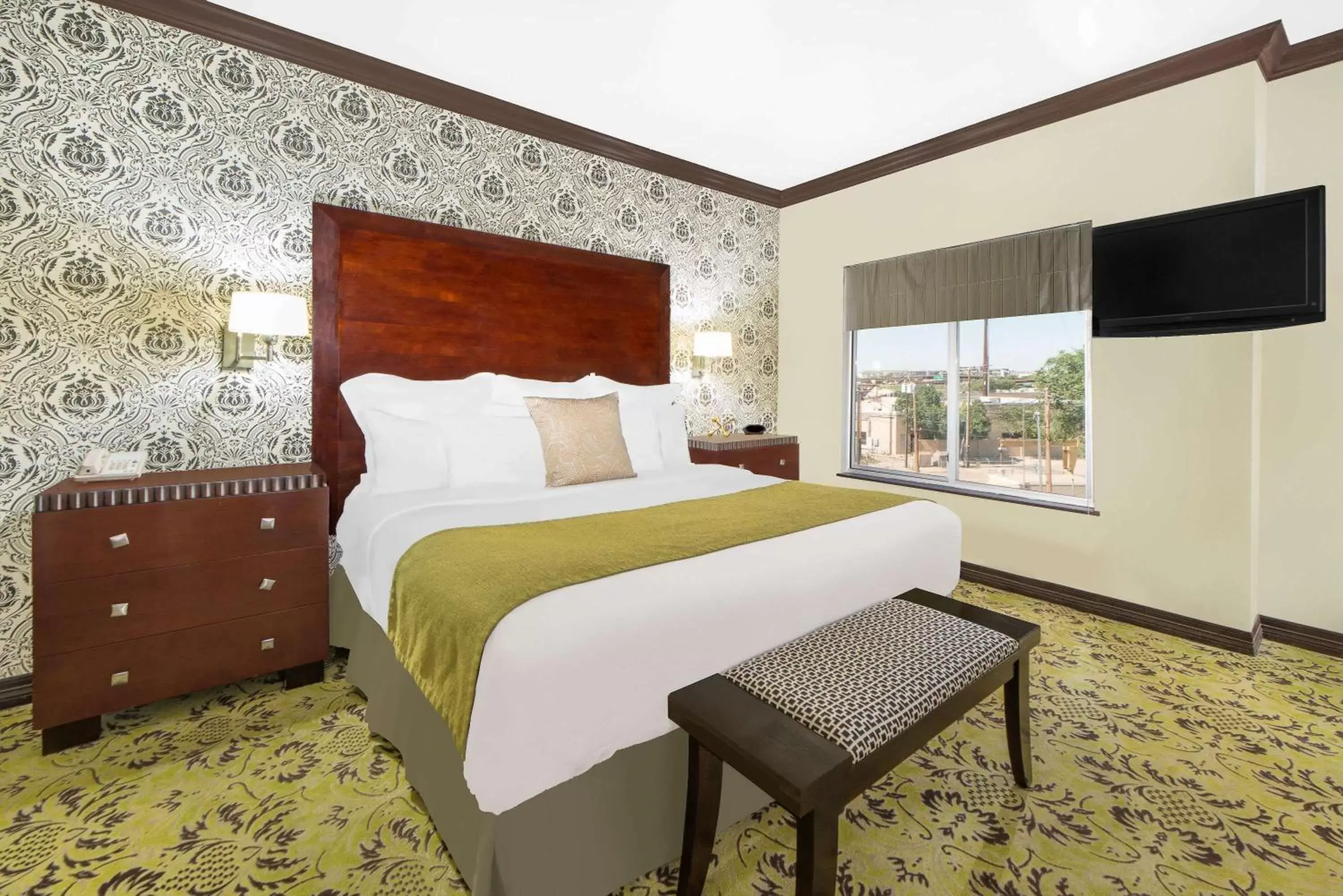 Photo of the whole room, Bed in Hawthorn Suites by Wyndham Lubbock