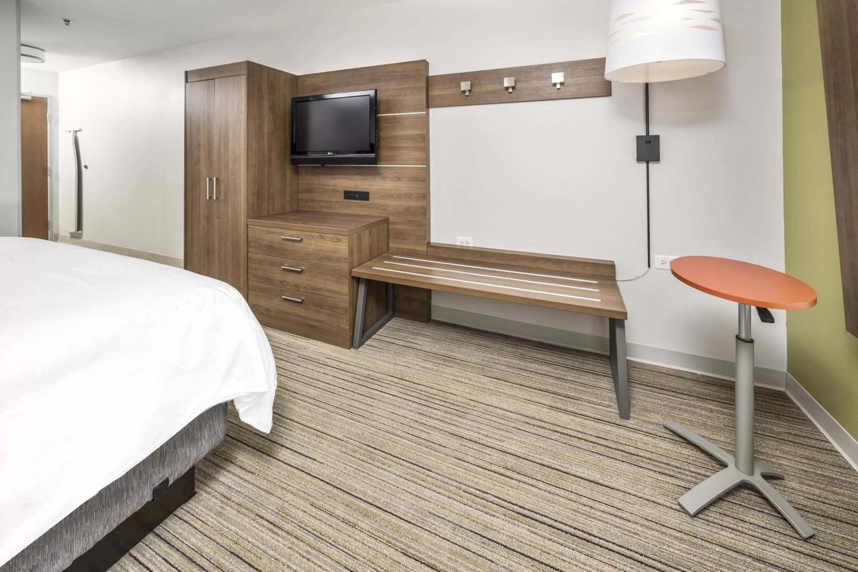 Holiday Inn Express Chicago Northwest-Vernon Hills by IHG