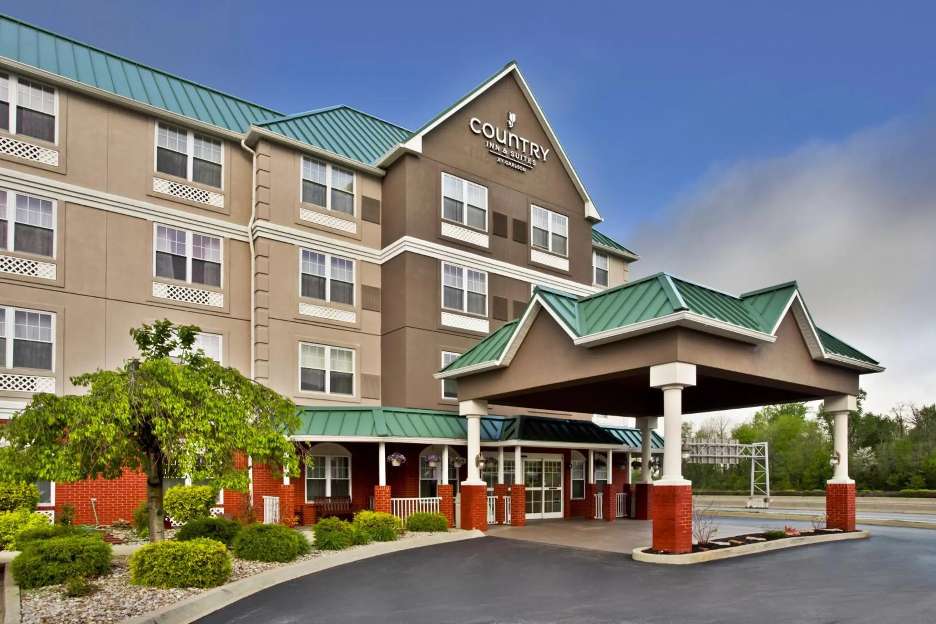 Facade/entrance, Property Building in Country Inn & Suites by Radisson, Louisville East, KY