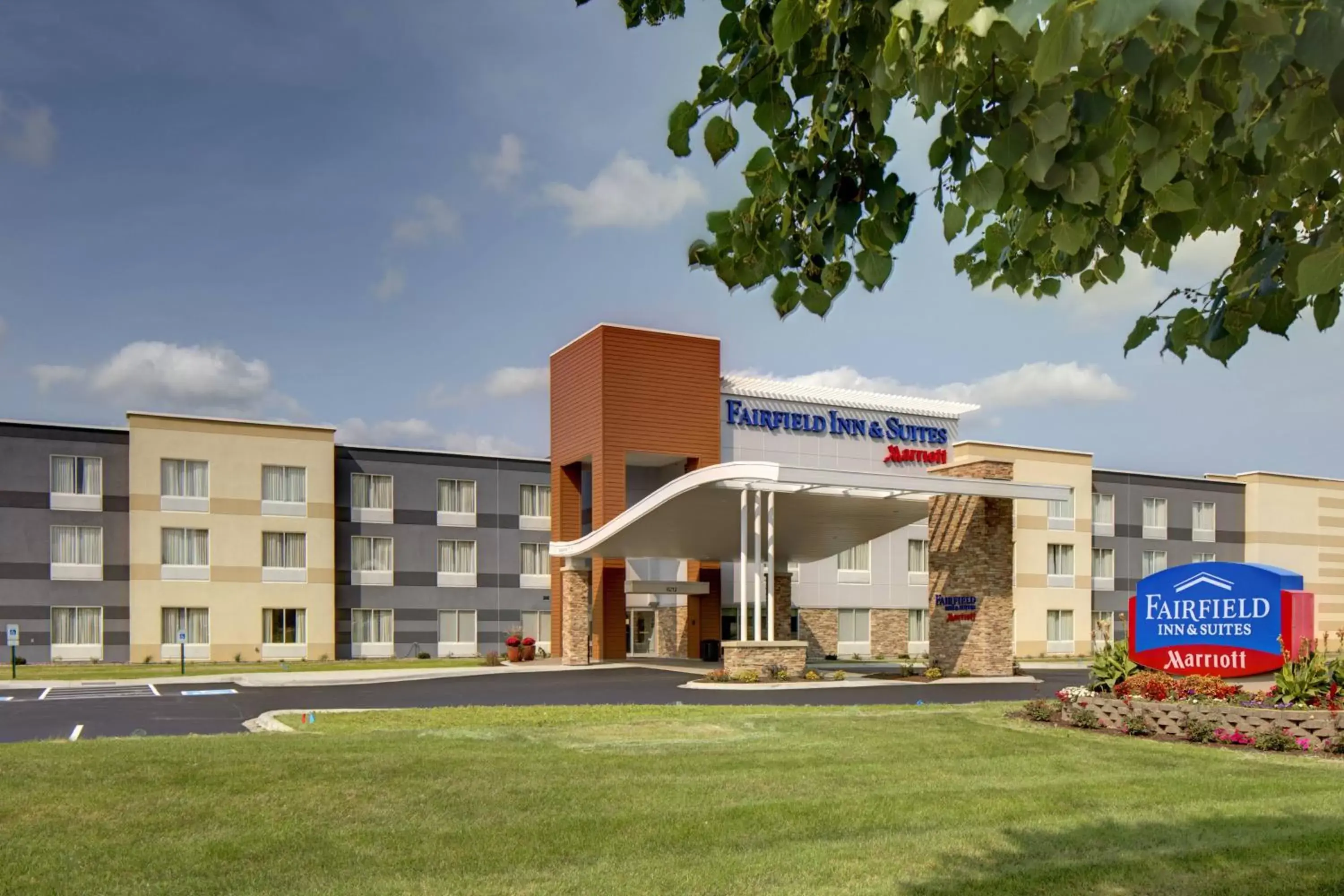 Property Building in Fairfield Inn & Suites by Marriott Madison West/Middleton