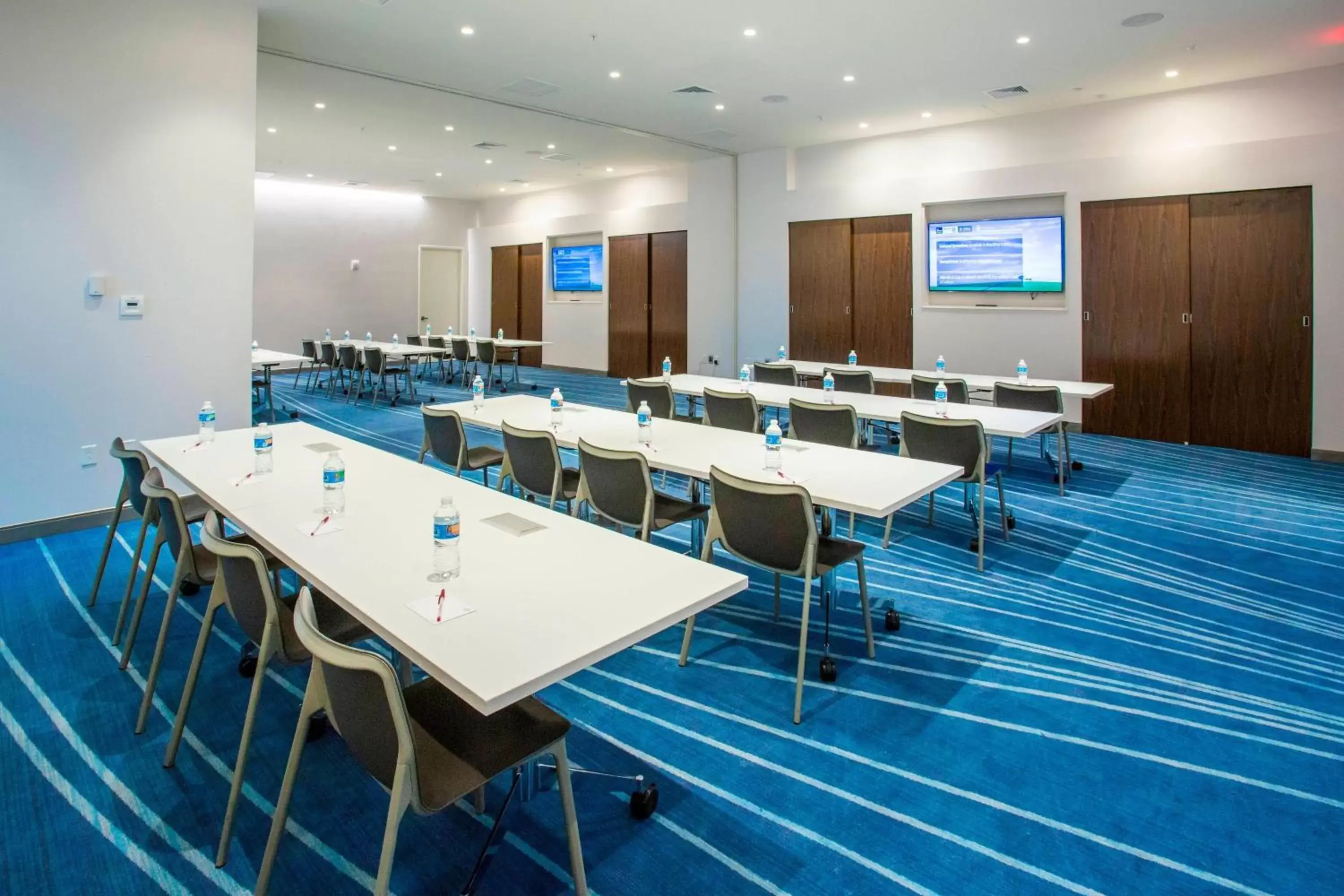 Meeting/conference room in Residence Inn by Marriott The Bronx at Metro Center Atrium