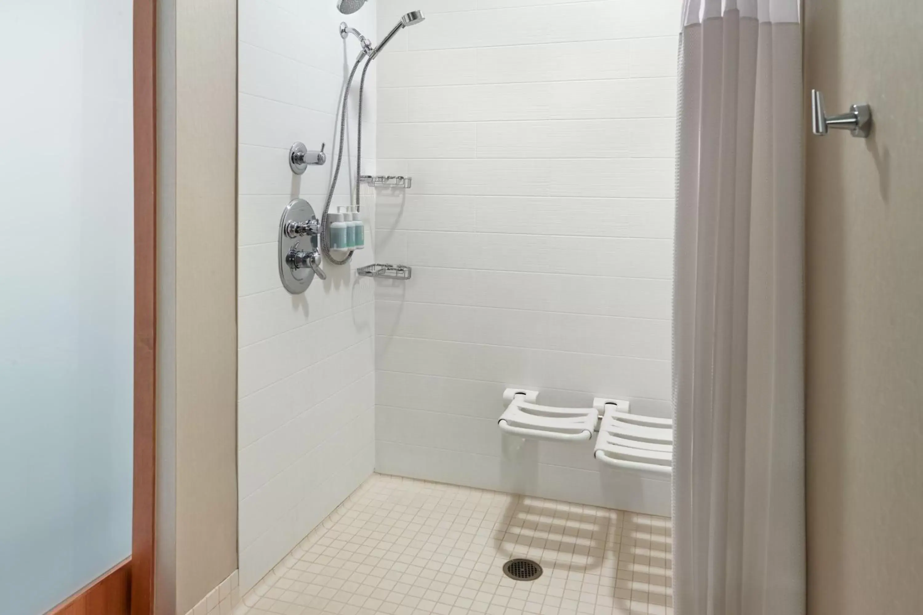 Bathroom in SpringHill Suites by Marriott Atlanta Airport Gateway