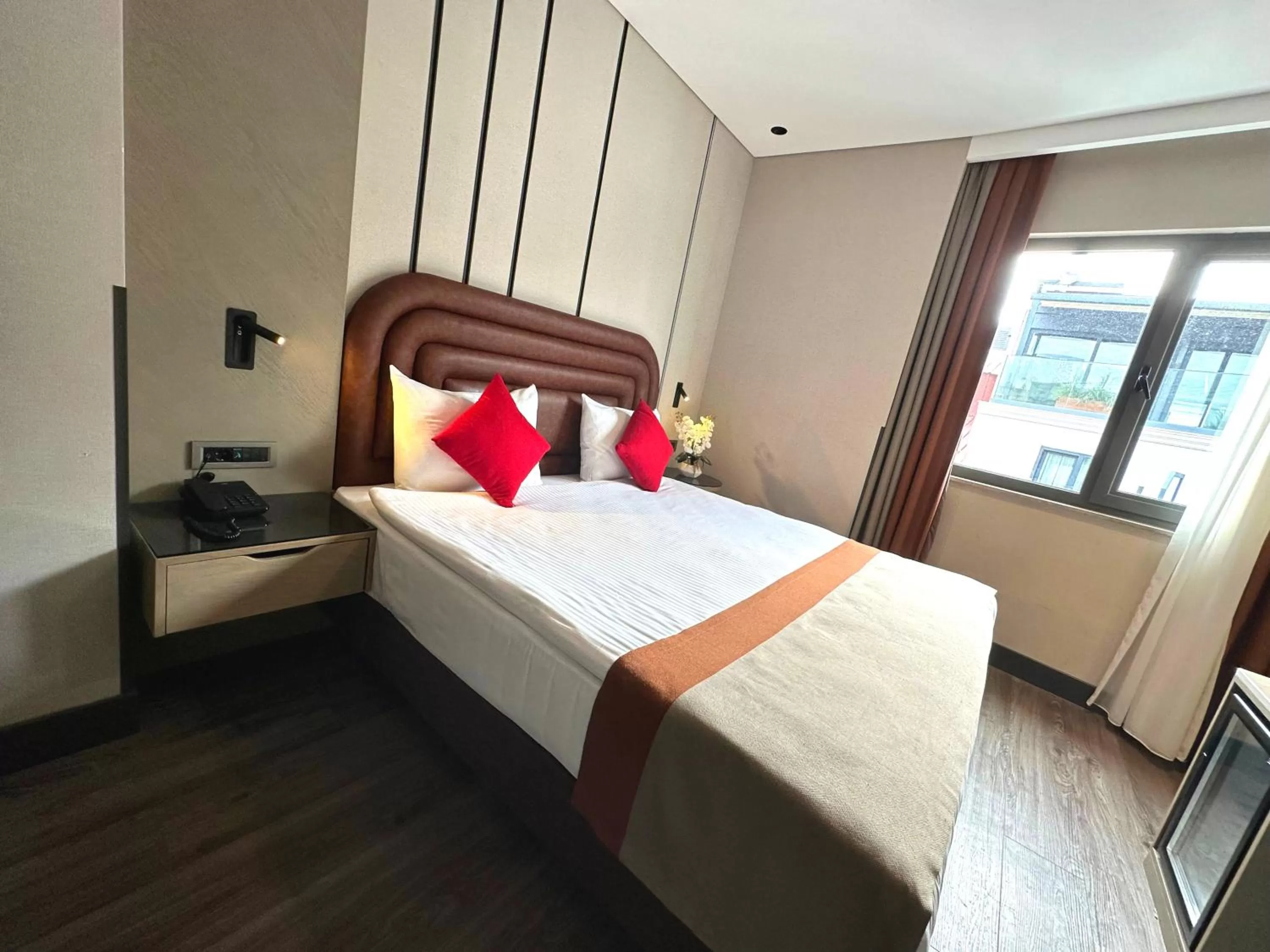 Photo of the whole room, Bed in Edition Old City Hotel