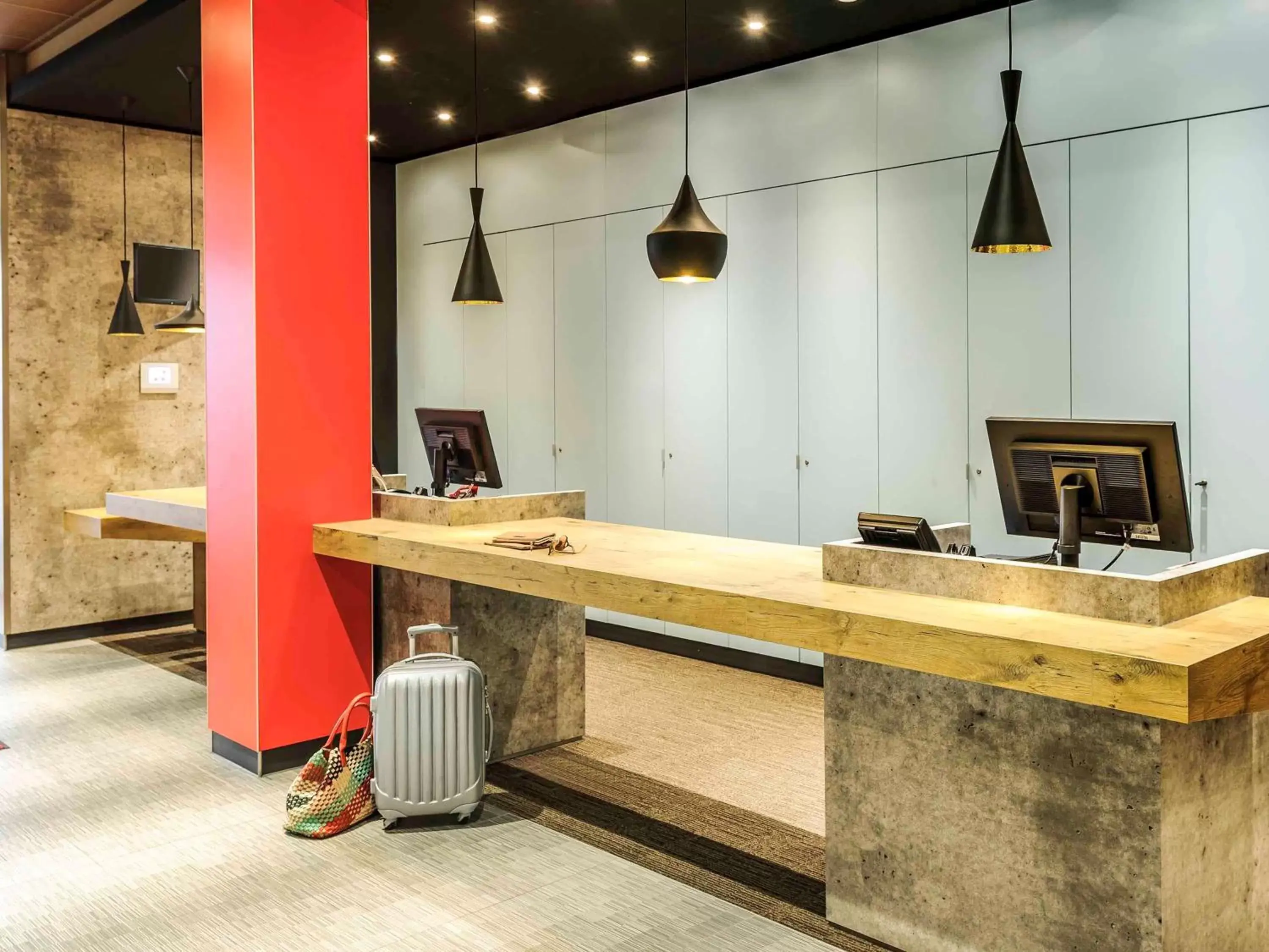 Property building, Lobby/Reception in Ibis Berlin Hauptbahnhof