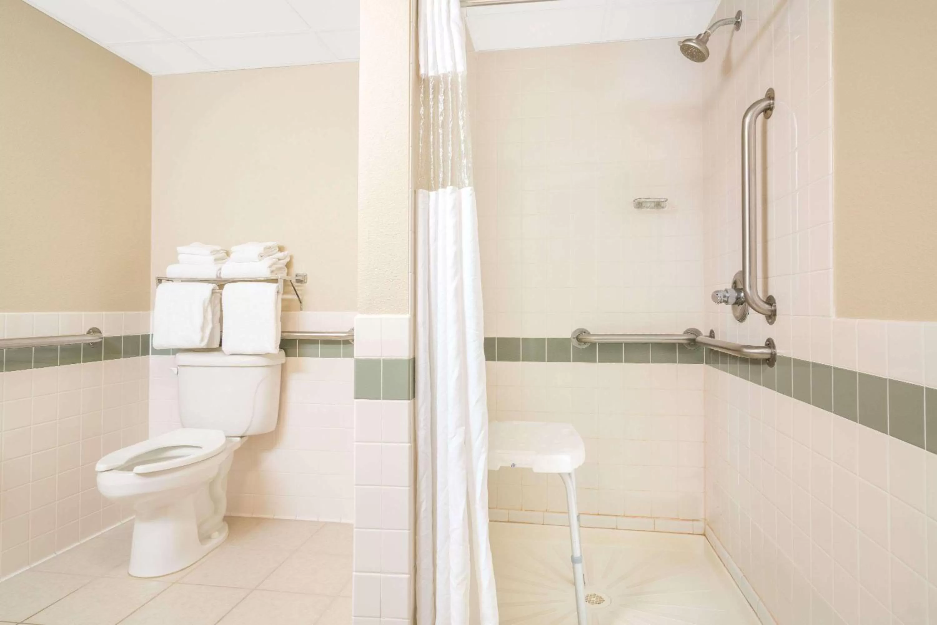 Bathroom in Baymont by Wyndham Baxter/Brainerd Area