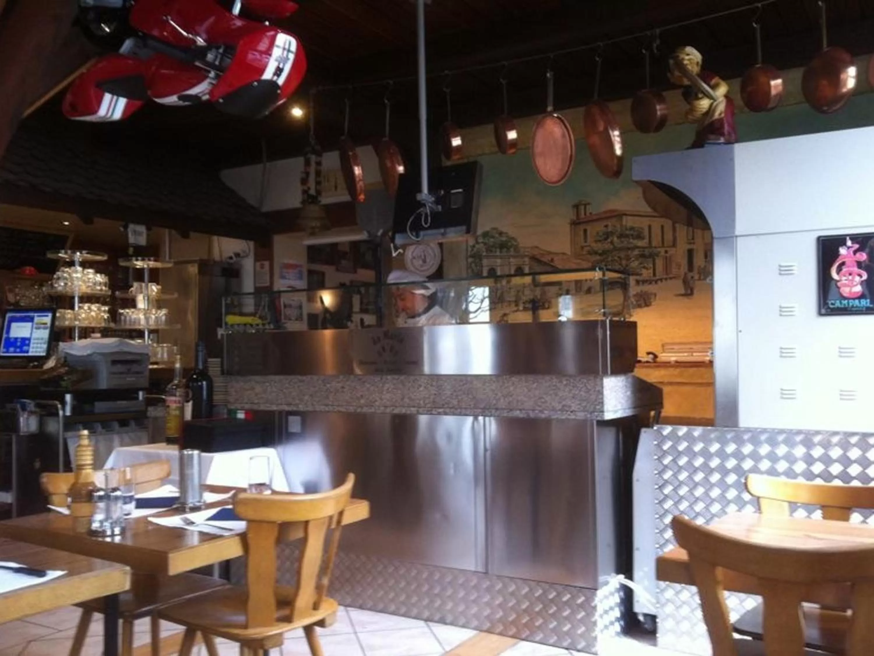 Restaurant/places to eat in Hotel Central