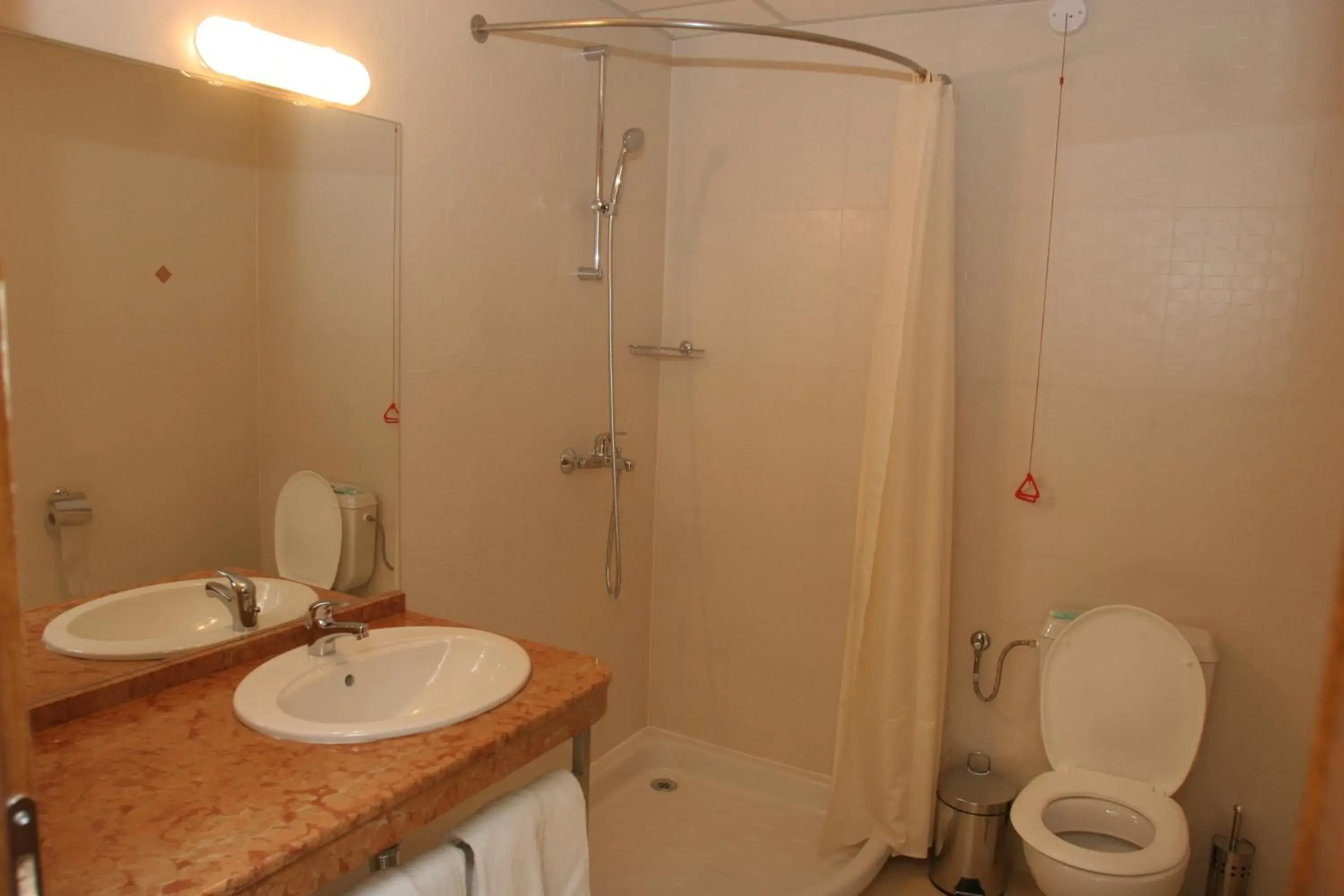 Bathroom in Evelina Palace Hotel