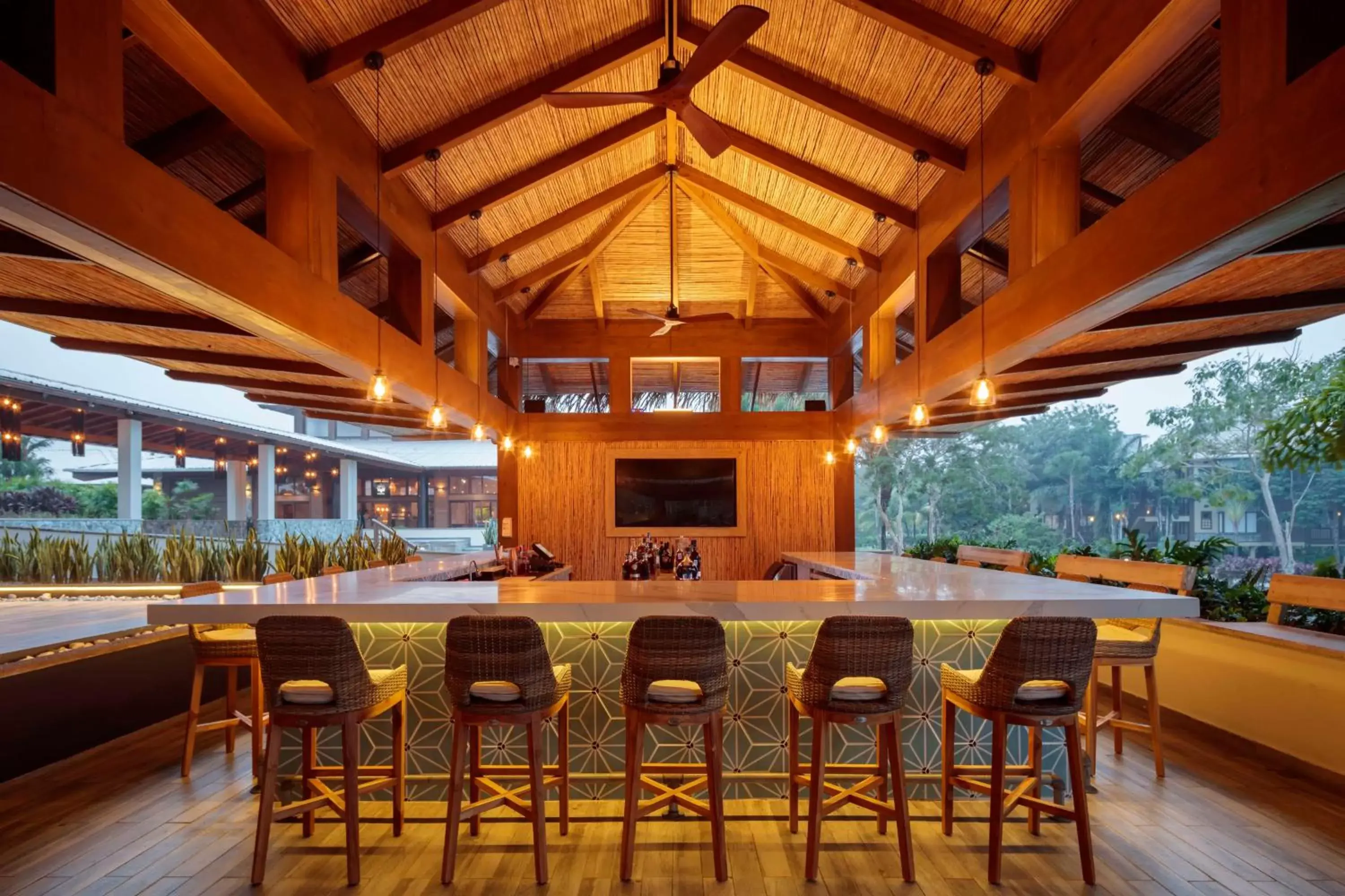 Lounge or bar, Lounge/Bar in Indura Beach & Golf Resort Curio Collection By Hilton