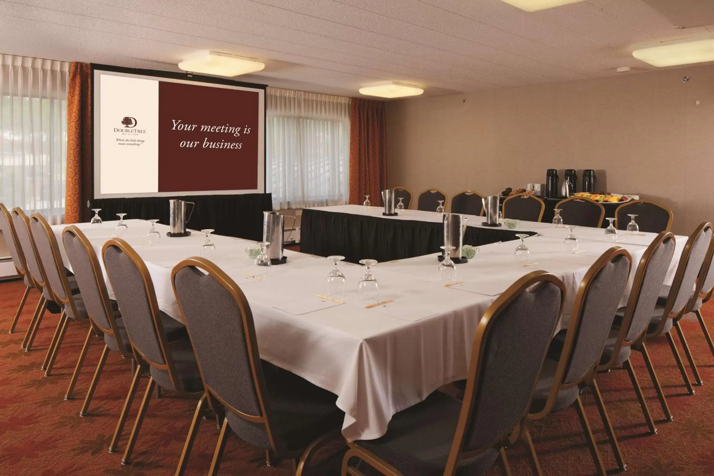 Meeting/conference room in DoubleTree by Hilton Pittsburgh Monroeville Convention Center