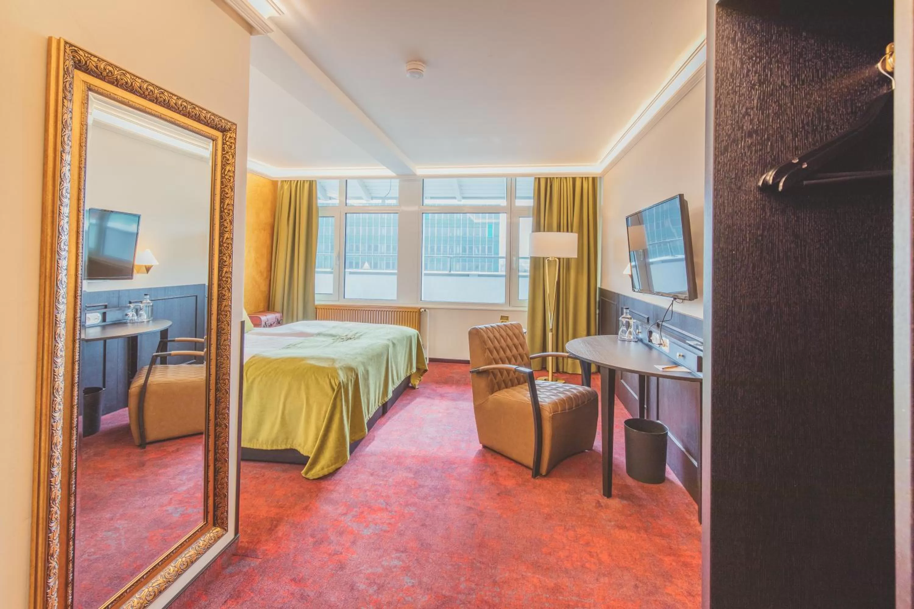 Photo of the whole room, Bed in Nordhäuser Fürstenhof & TinySky-Resort