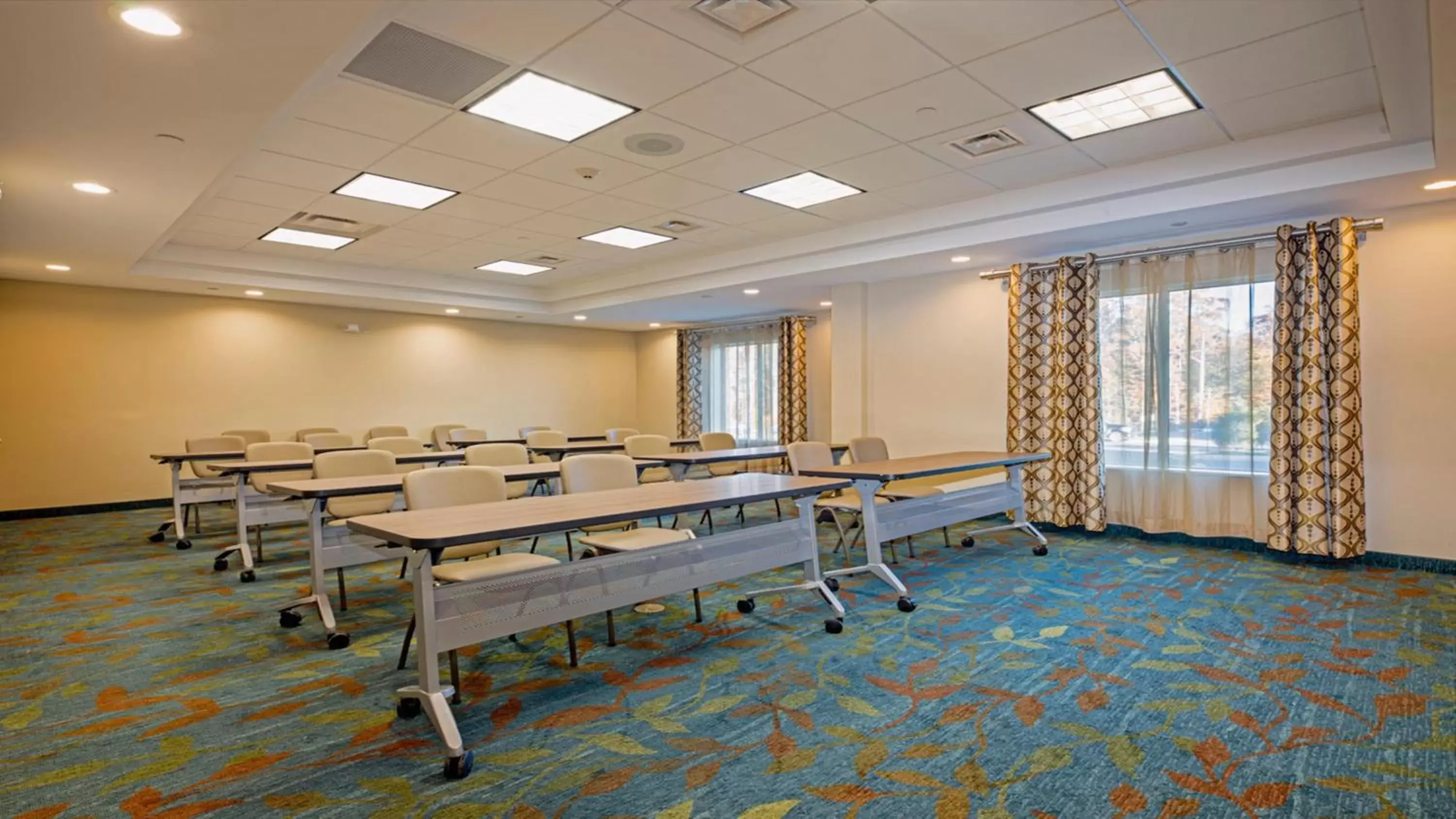 Meeting/conference room in Candlewood Suites - Dumfries - Quantico, an IHG Hotel