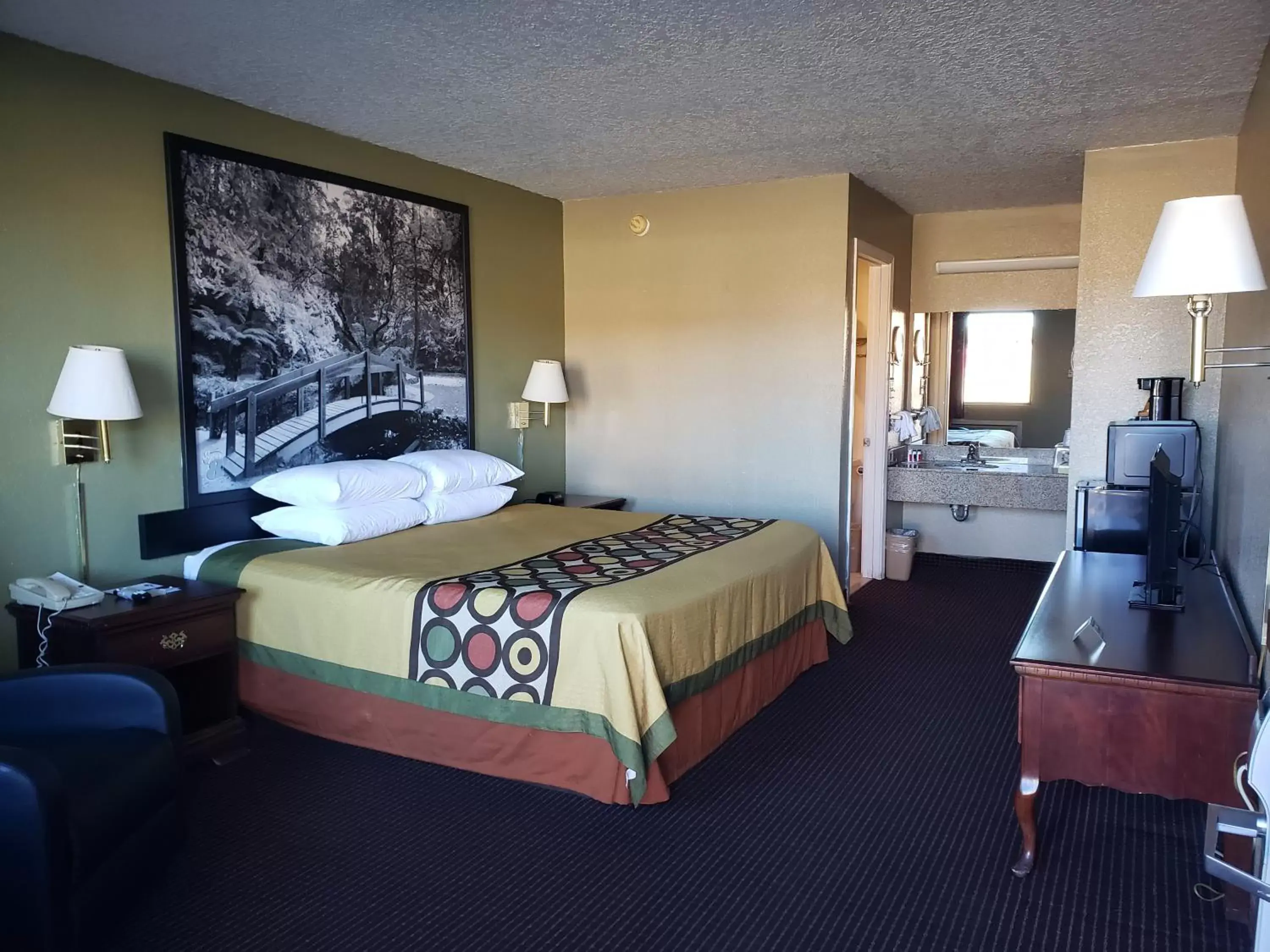 Photo of the whole room, Bed in Super 8 by Wyndham Arkadelphia Caddo Valley Area