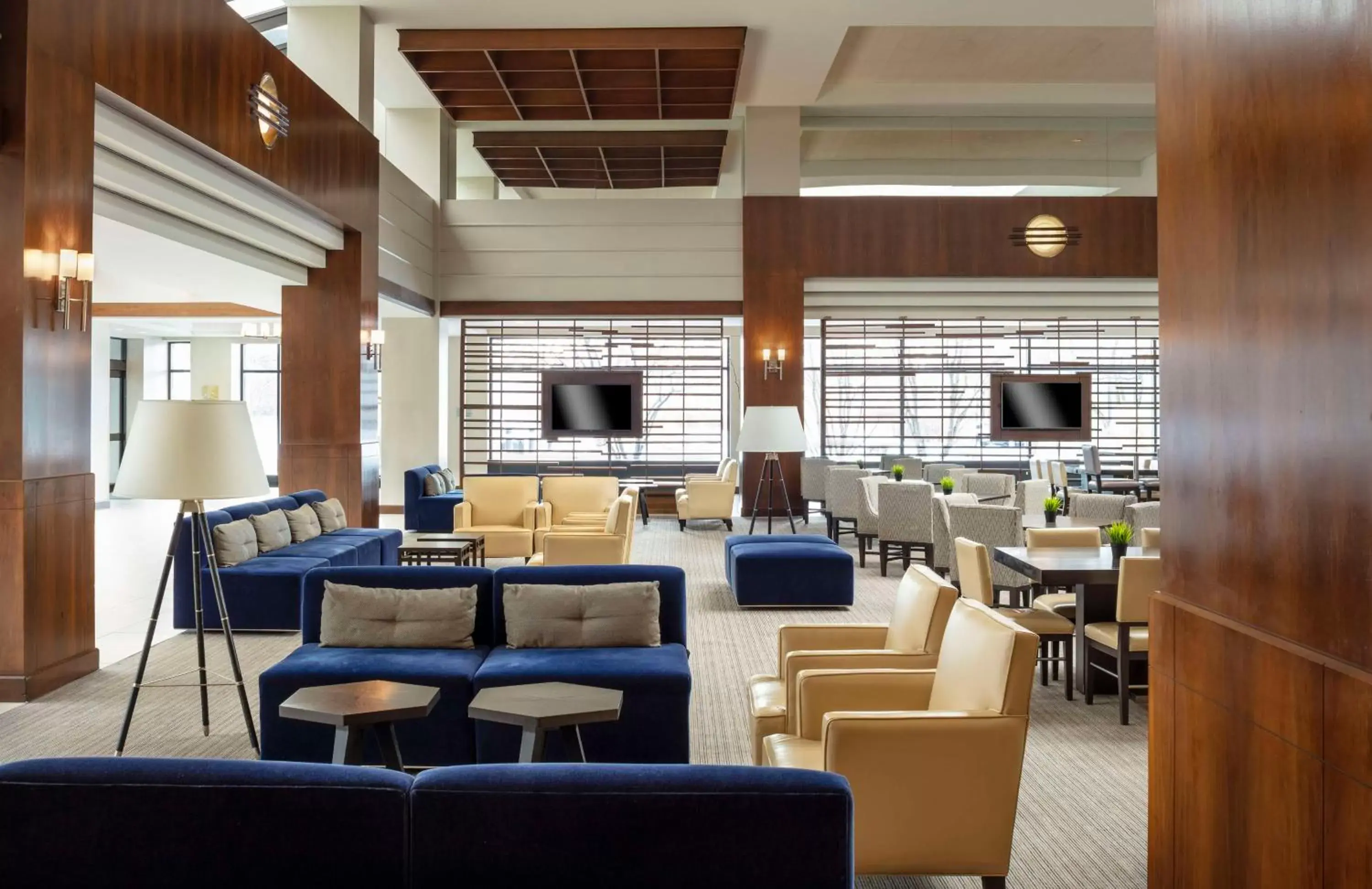 Lobby or reception, Restaurant/Places to Eat in Hyatt Regency Lisle near Naperville