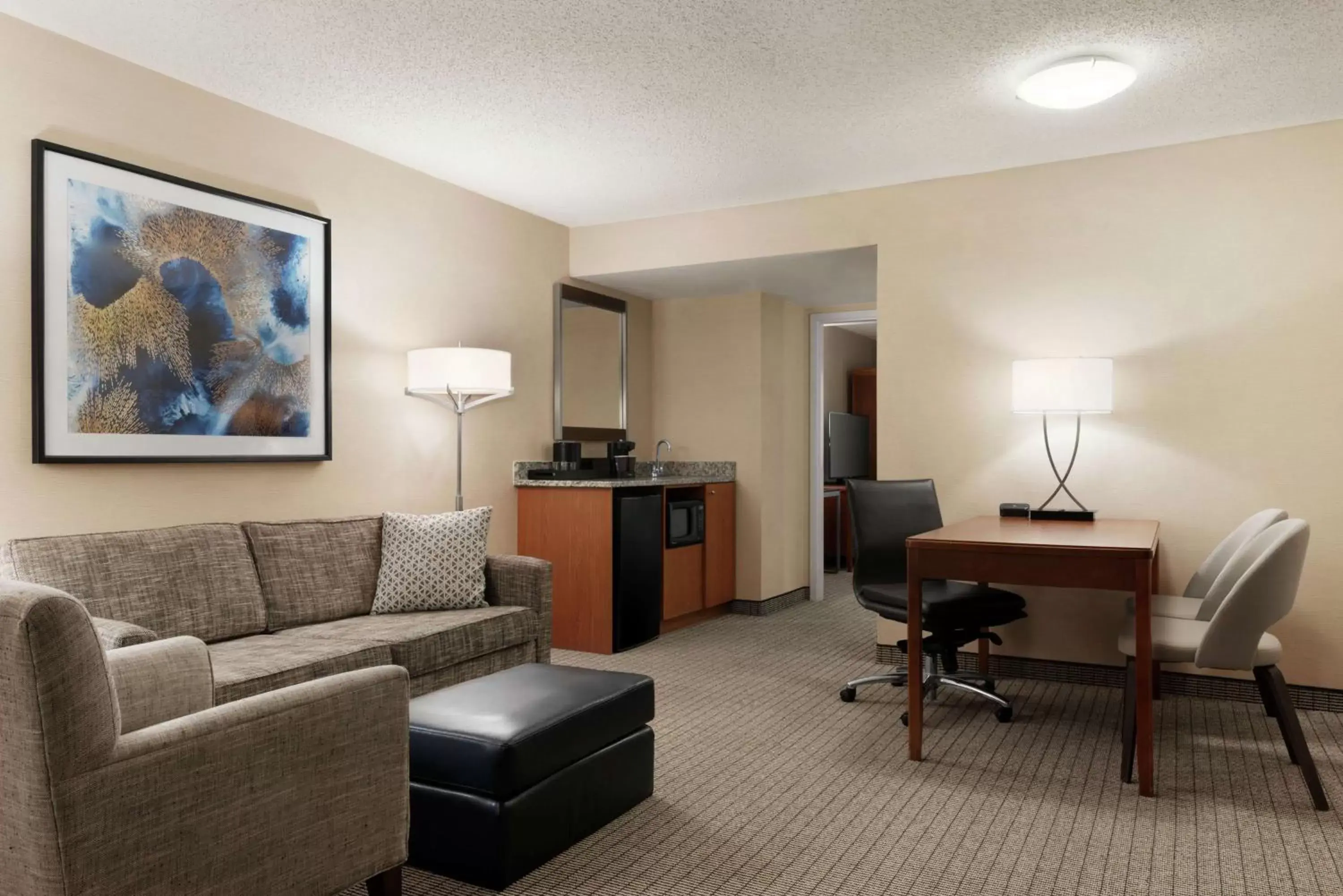 Bedroom, Seating Area in Embassy Suites Cincinnati - RiverCenter