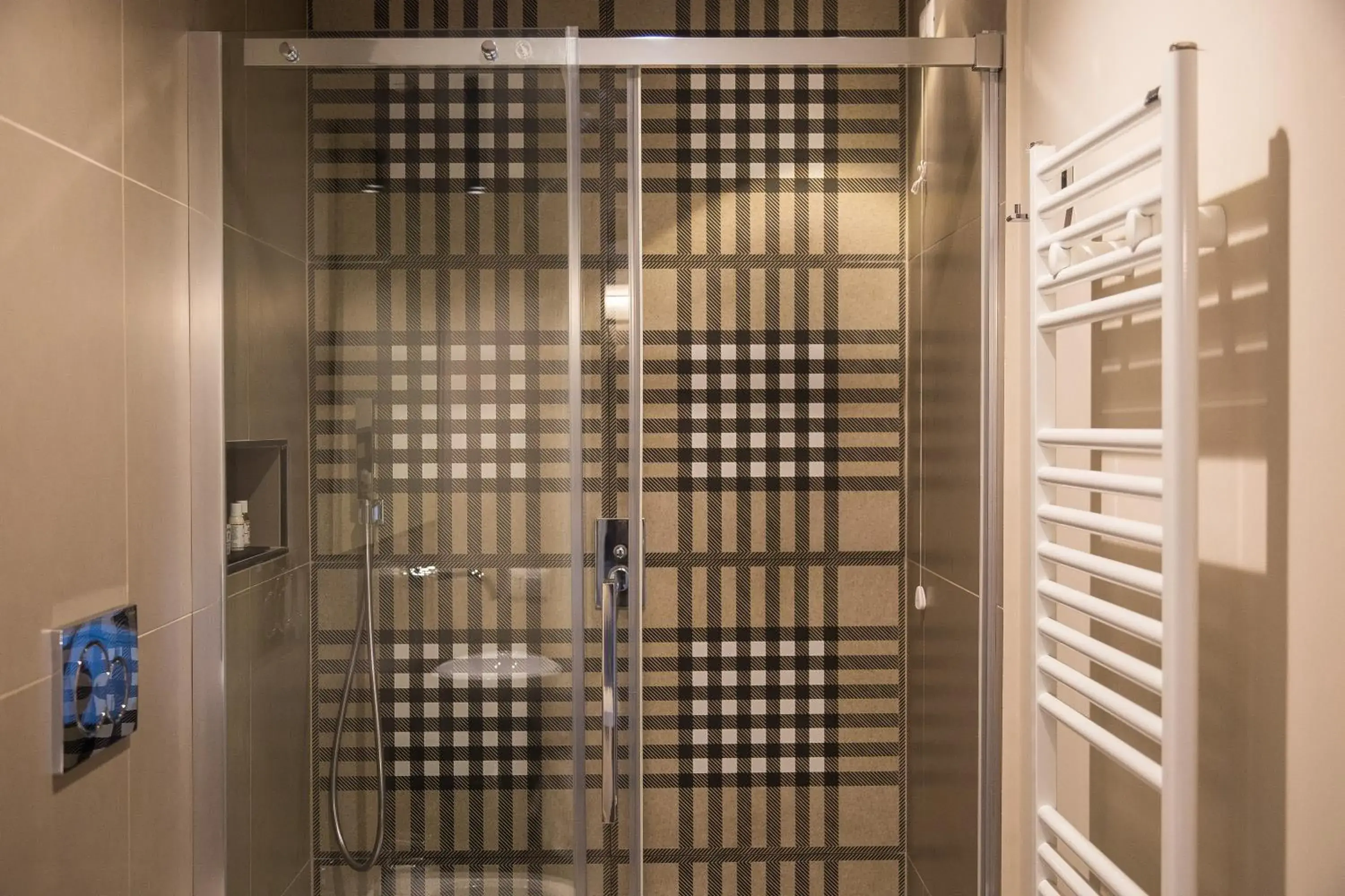 Shower, Bathroom in Palazzo Baj in Trastevere