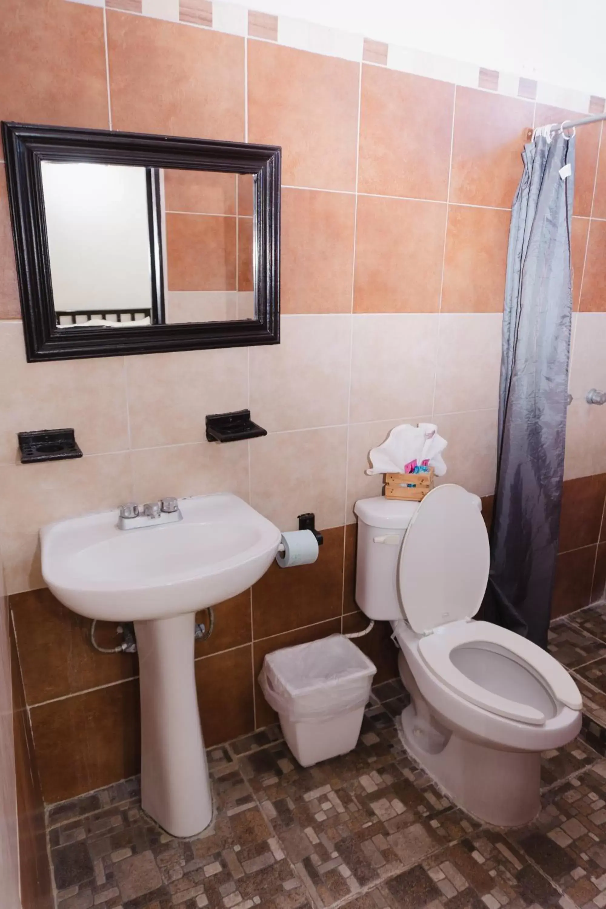 Bathroom in Hotel Makarios