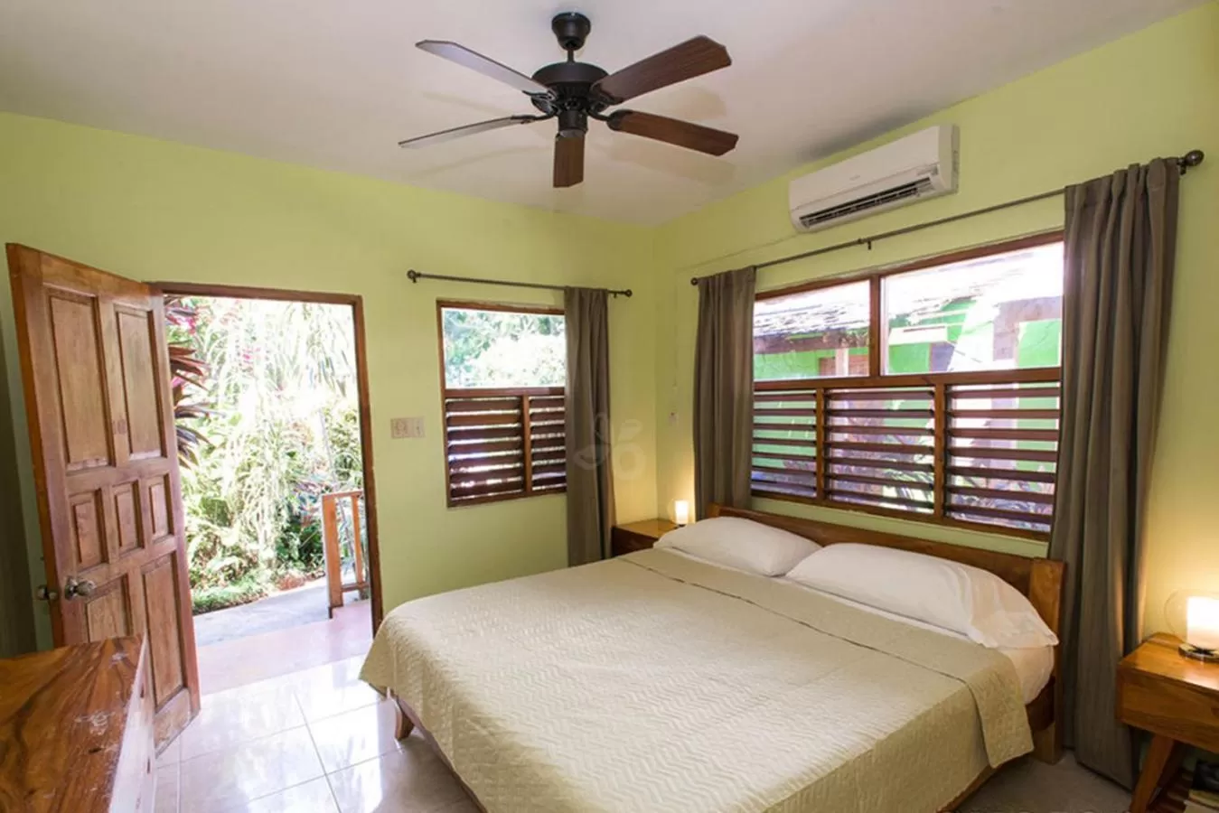 Day, Bed in Sunrise Club Hotel