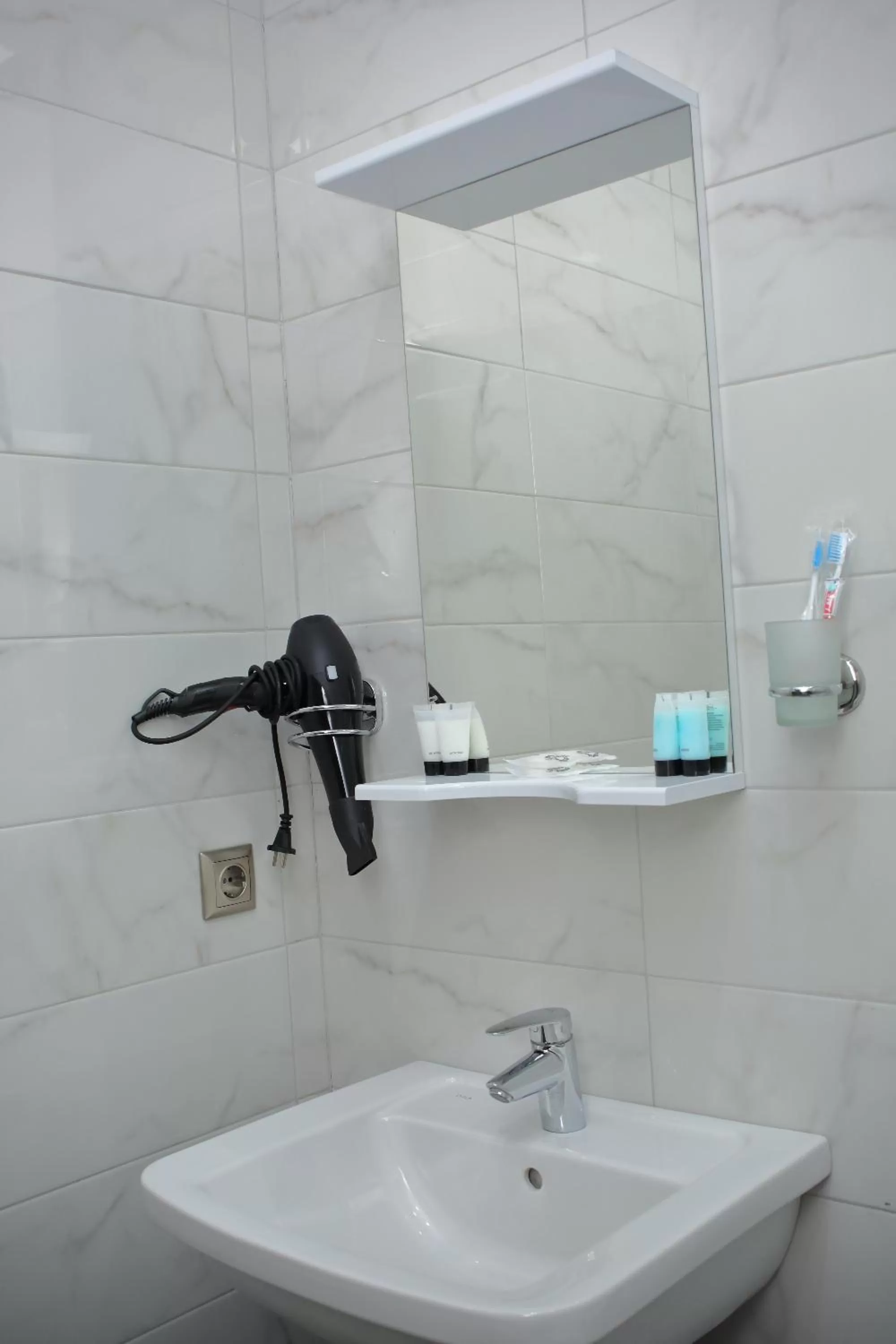 Shower in Golden Hotel