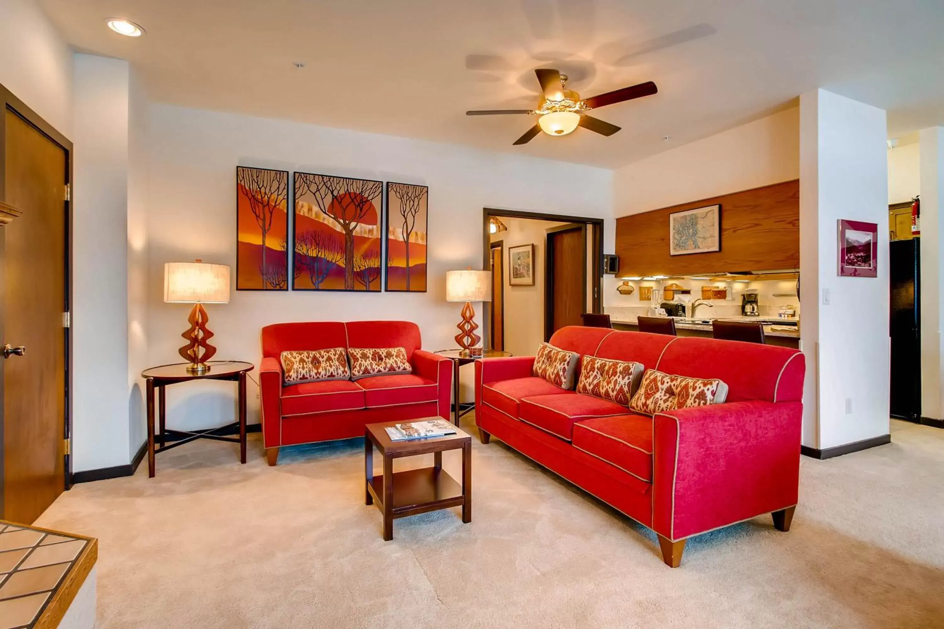 Living room, Seating Area in Lion Square Lodge