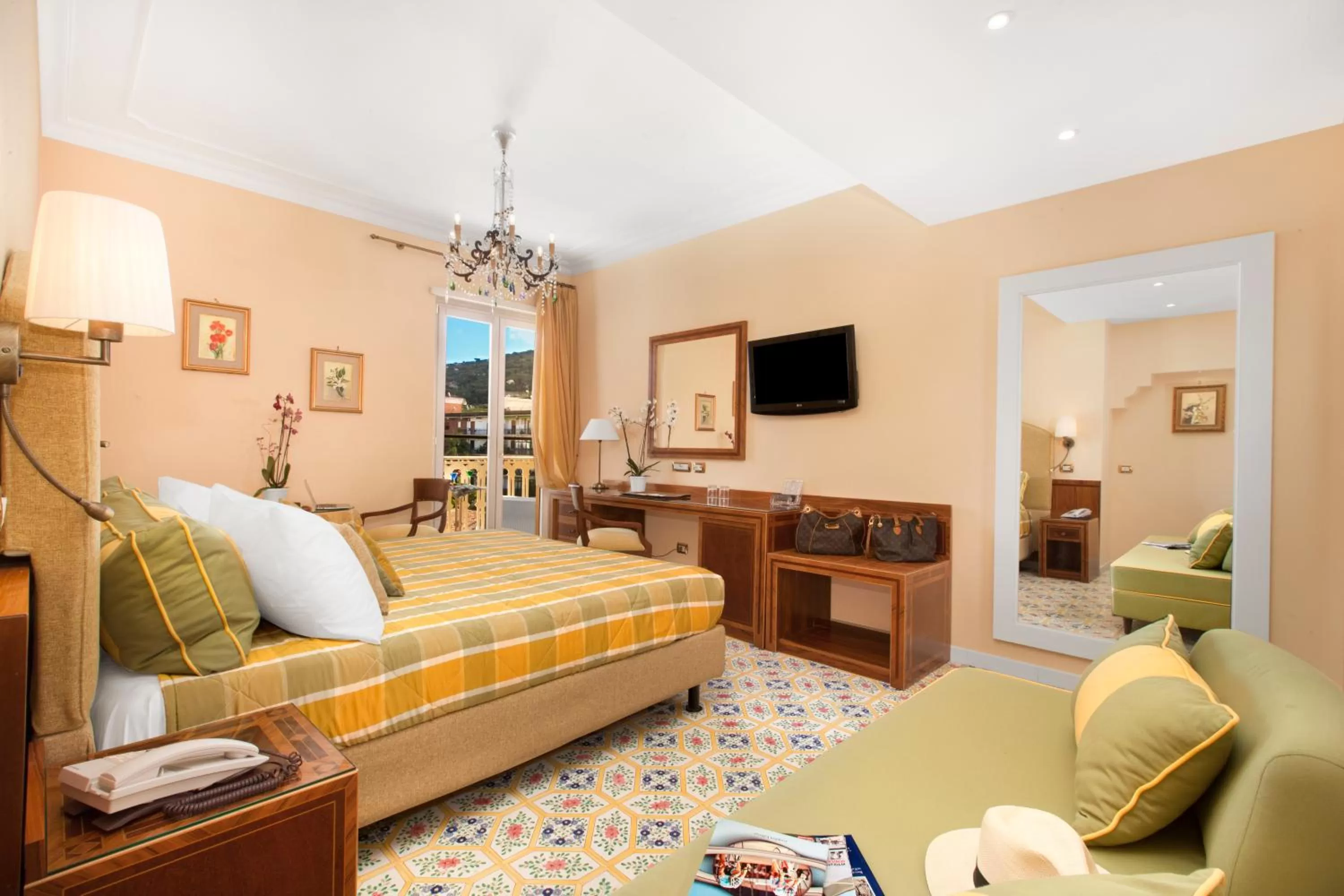 Living room, Bed in Hotel Antiche Mura