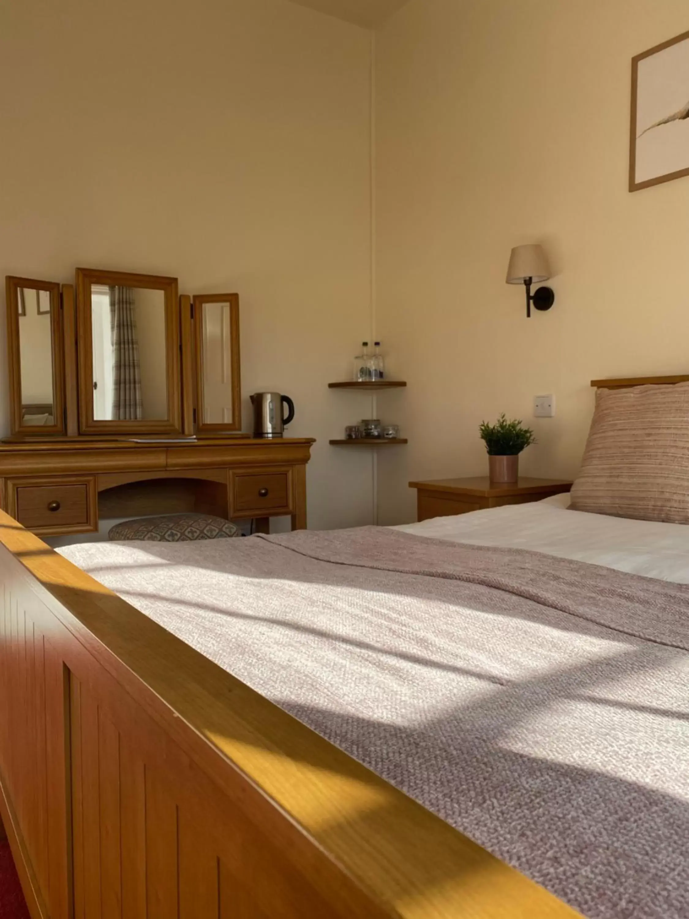 Double Room with Garden View in The Talbot at Knightwick