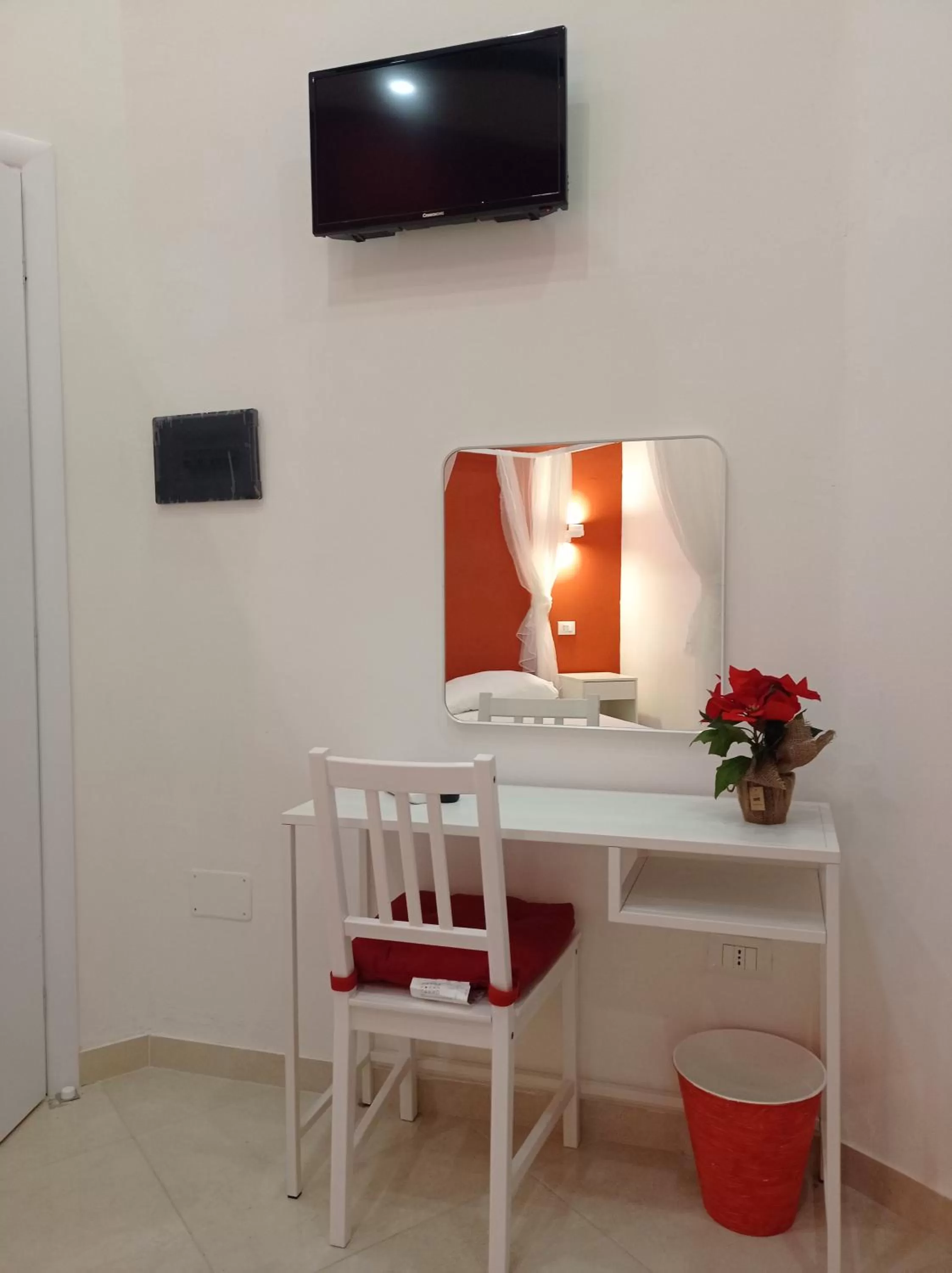 TV and multimedia, TV/Entertainment Center in RELAIS TORRE GLORIA