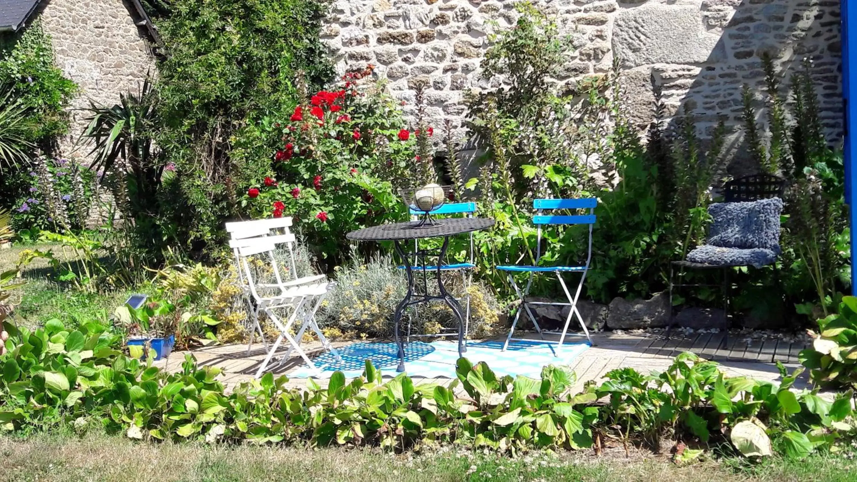 Garden view, Swimming Pool in Manoir de la Peignie