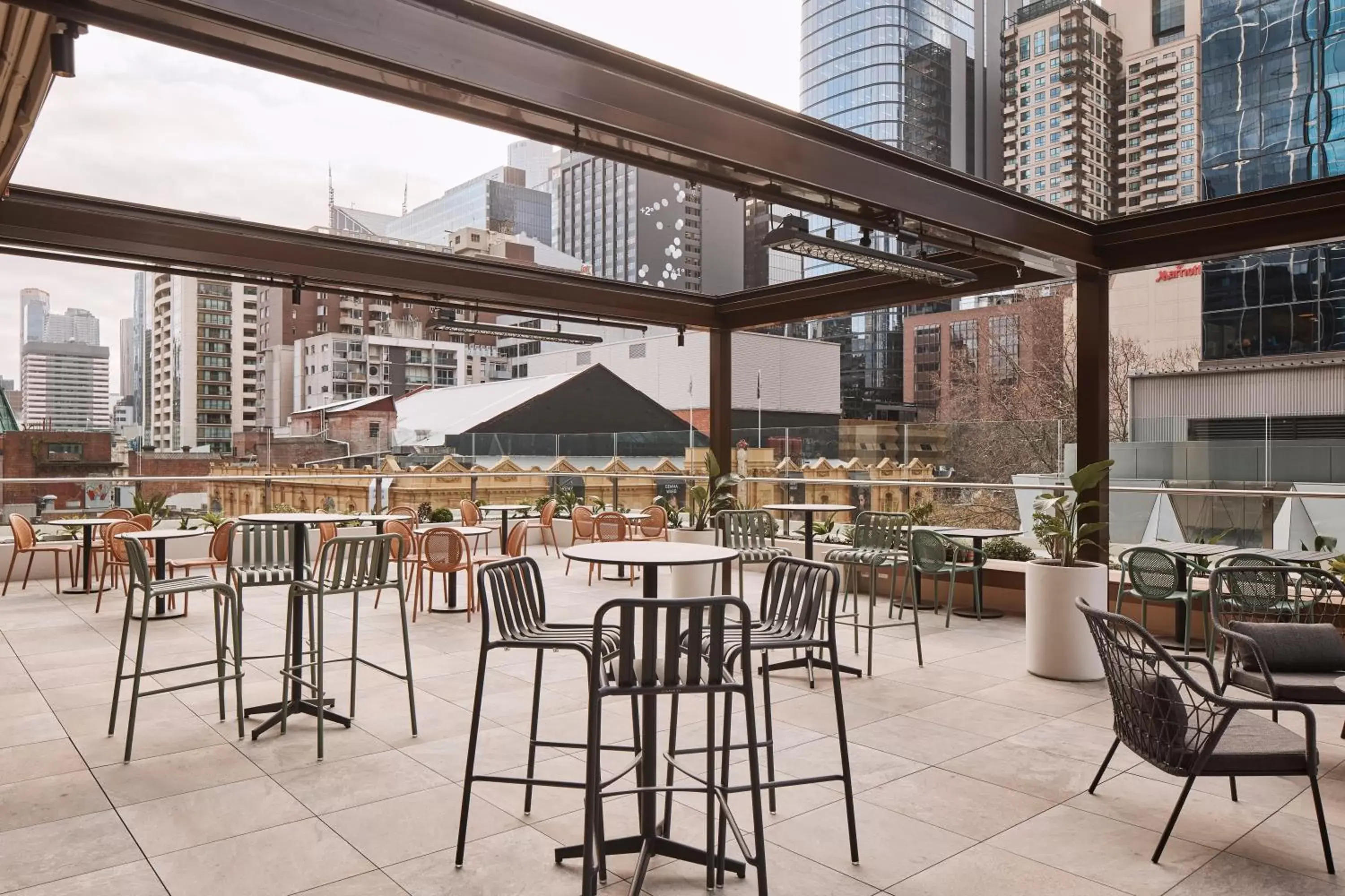 Balcony/Terrace, Restaurant/Places to Eat in Rydges Melbourne