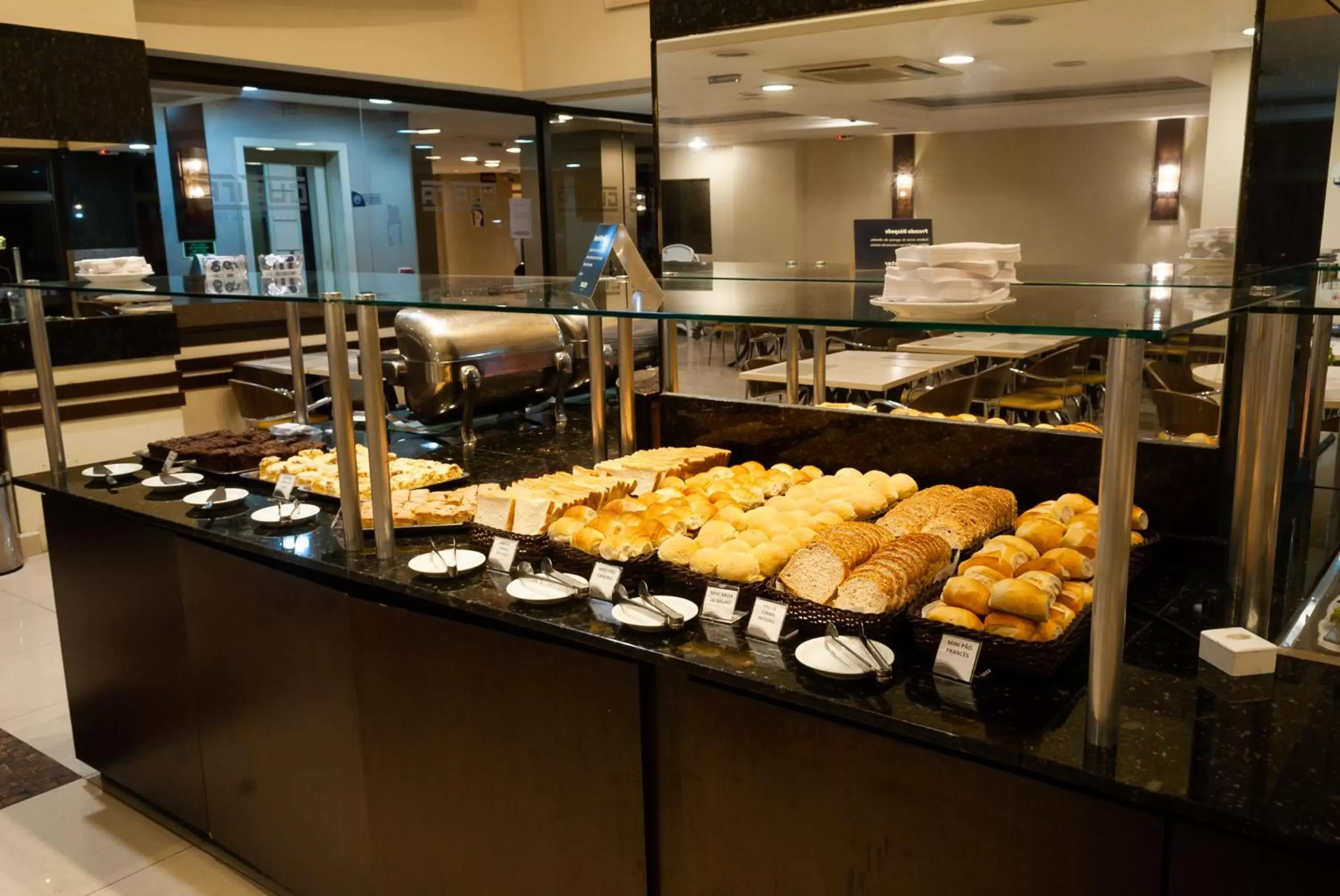 Breakfast in Master Curitiba Hotel - 1,6 km do Estádio Couto Pereira - Show Breakfast in Master Curitiba Hotel - 1,6 km do Estádio Couto Pereira - Show