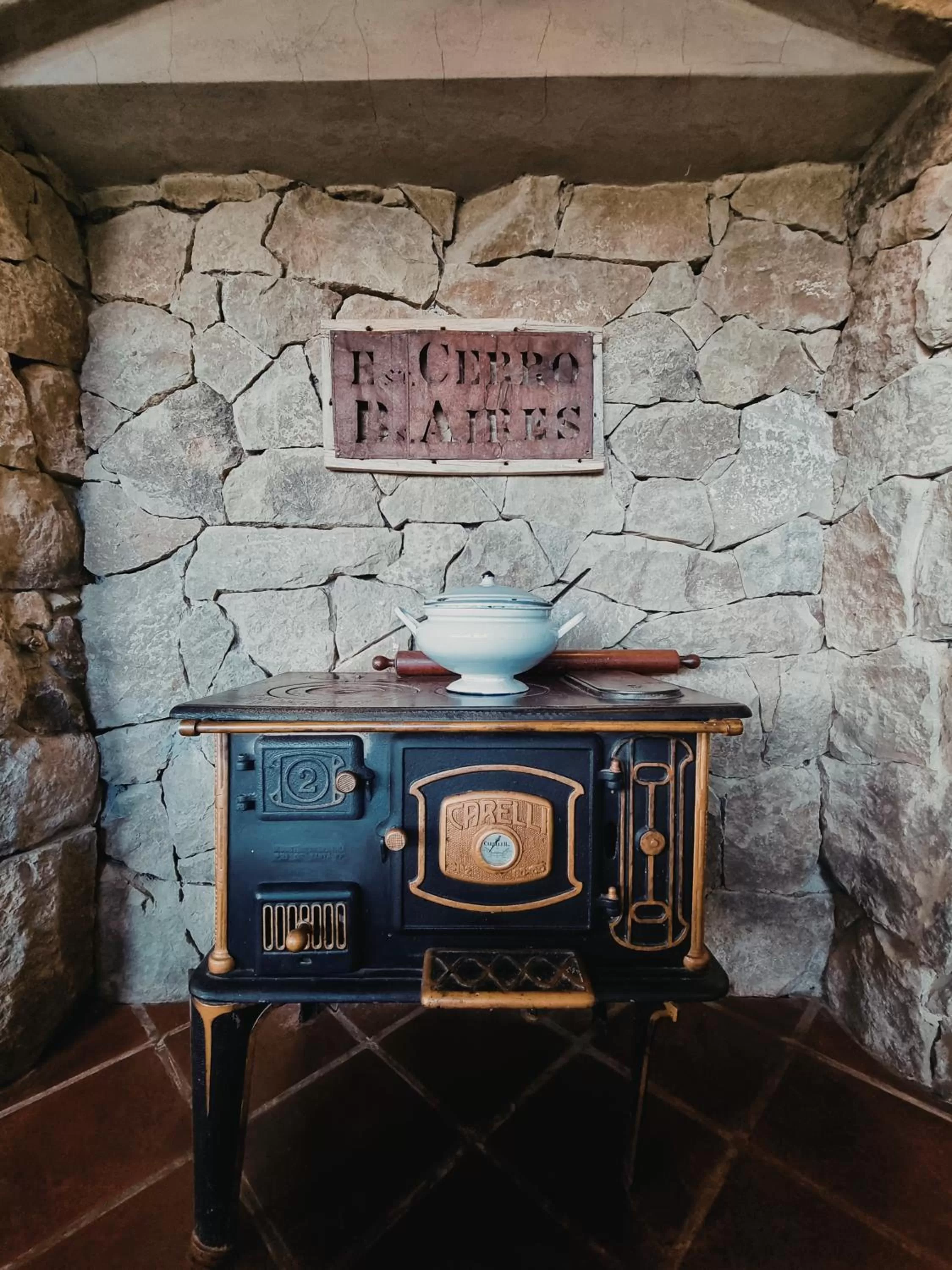 Restaurant/places to eat in Hosteria Cauquenes De Nimez