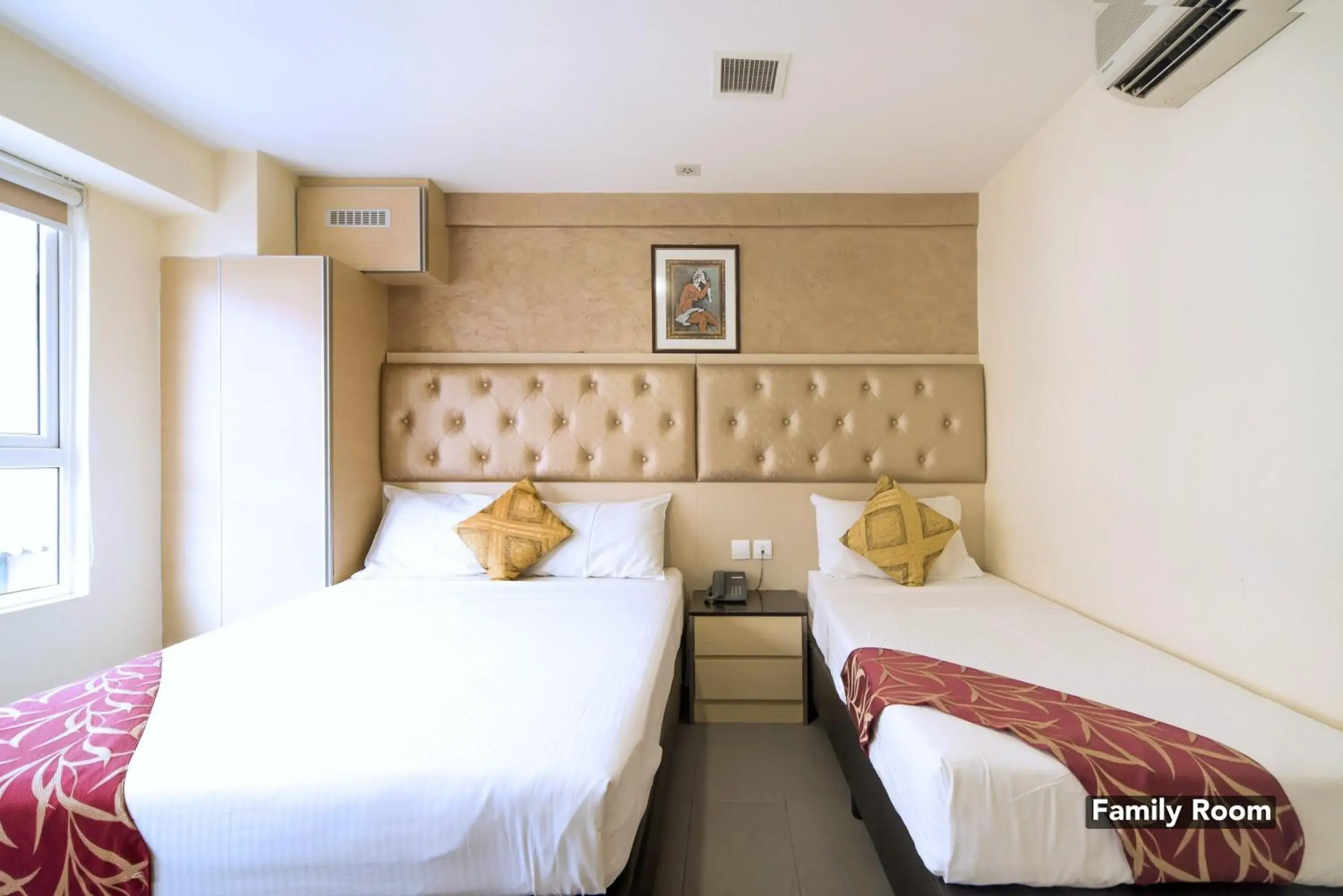 Bed in Sandpiper Hotel On Rochor