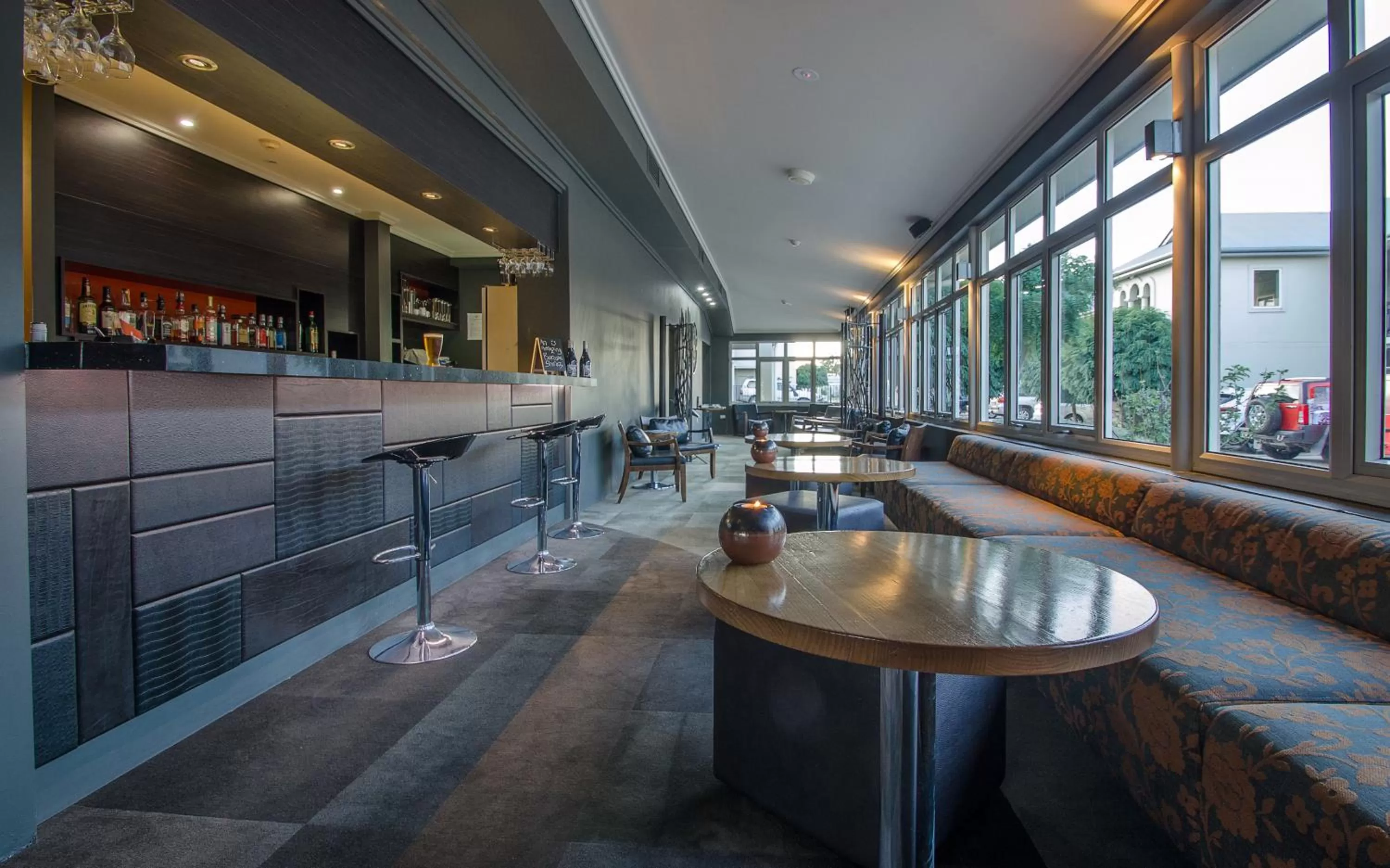 Restaurant/places to eat in Coachmans Inn Warwick