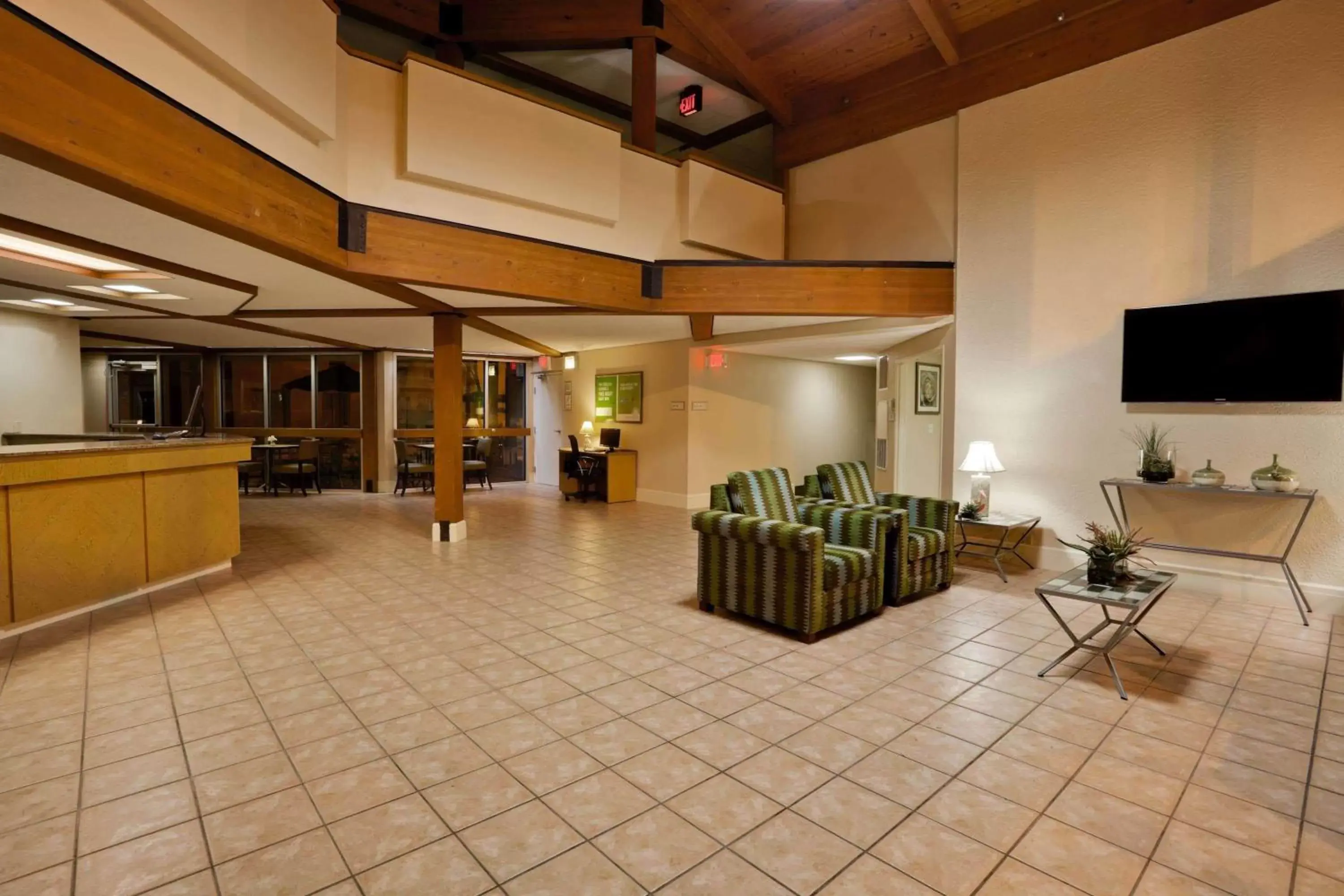 Lobby or reception in La Quinta by Wyndham St. Pete-Clearwater Airport