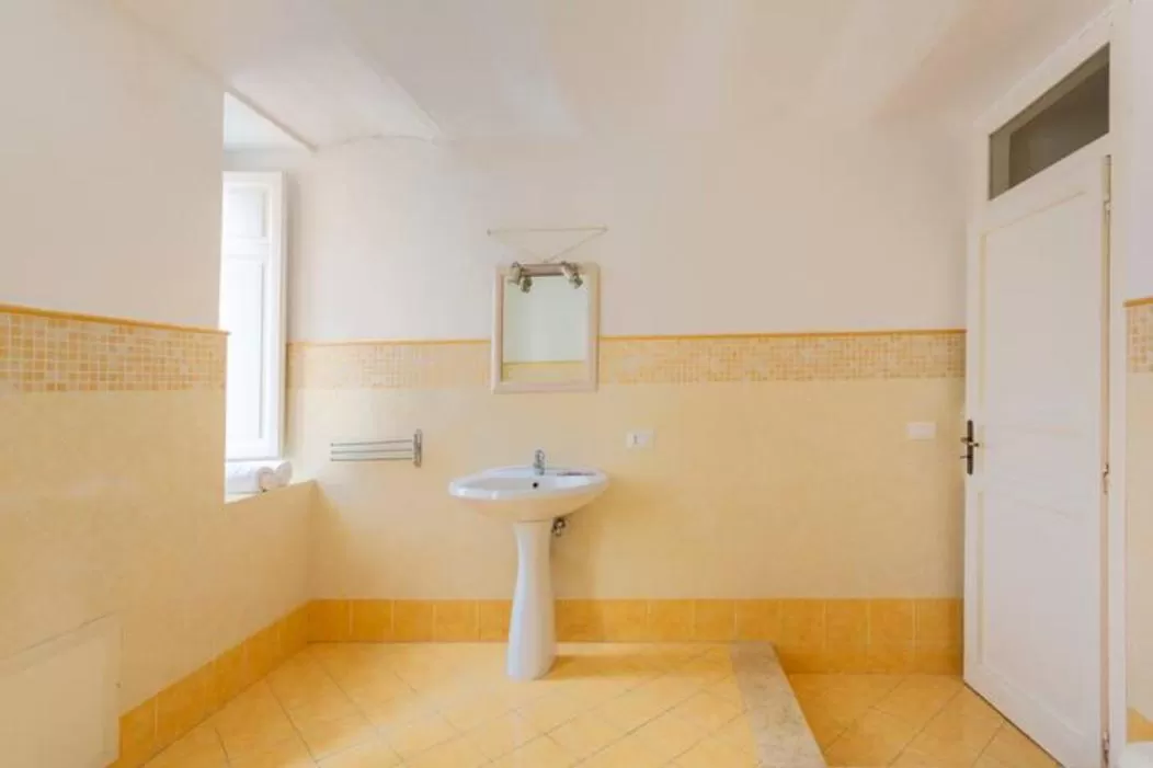 Bathroom in Nowhere Rooms