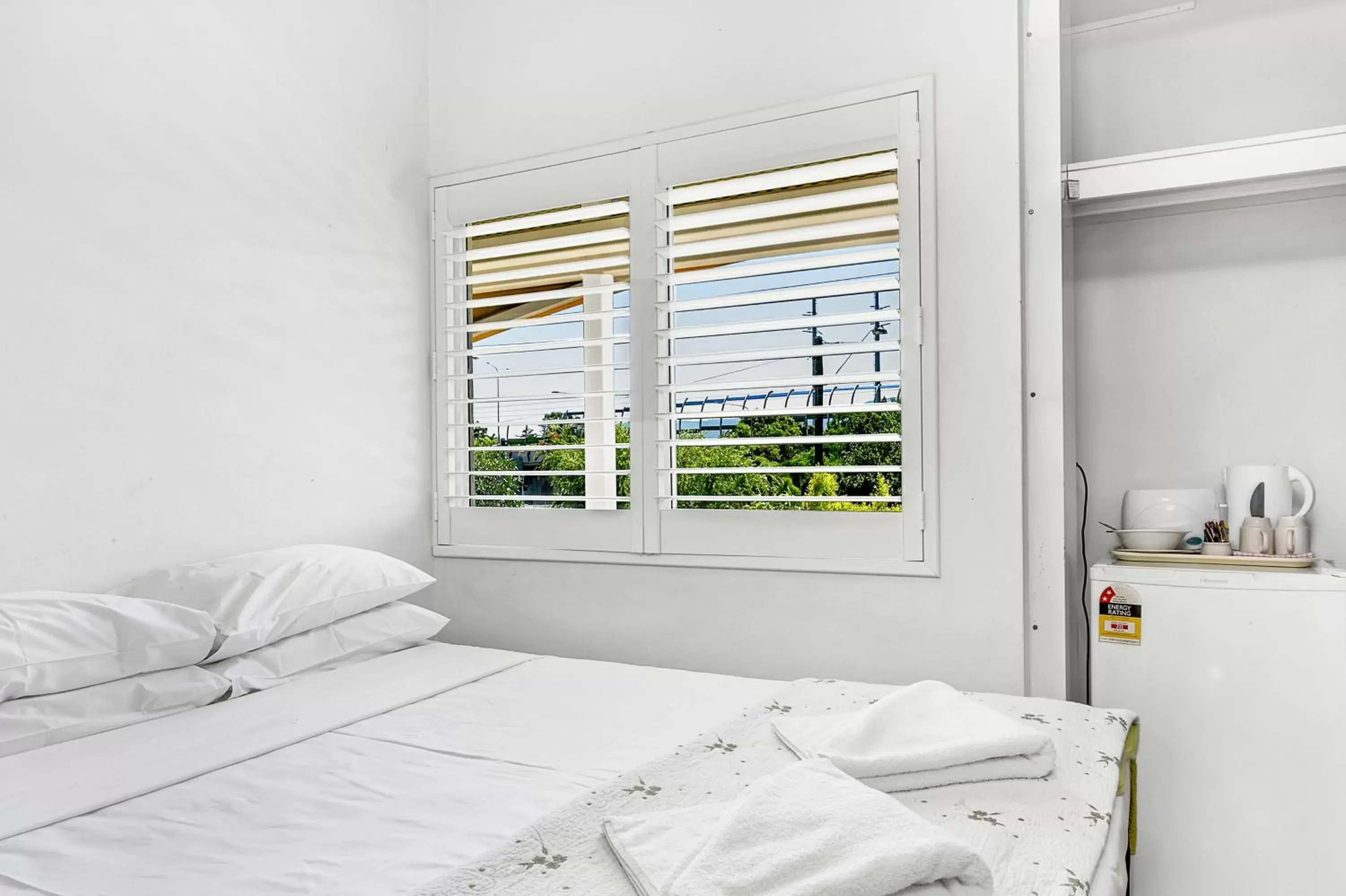 Bedroom, Bed in Cairns Reef Apartments & Motel