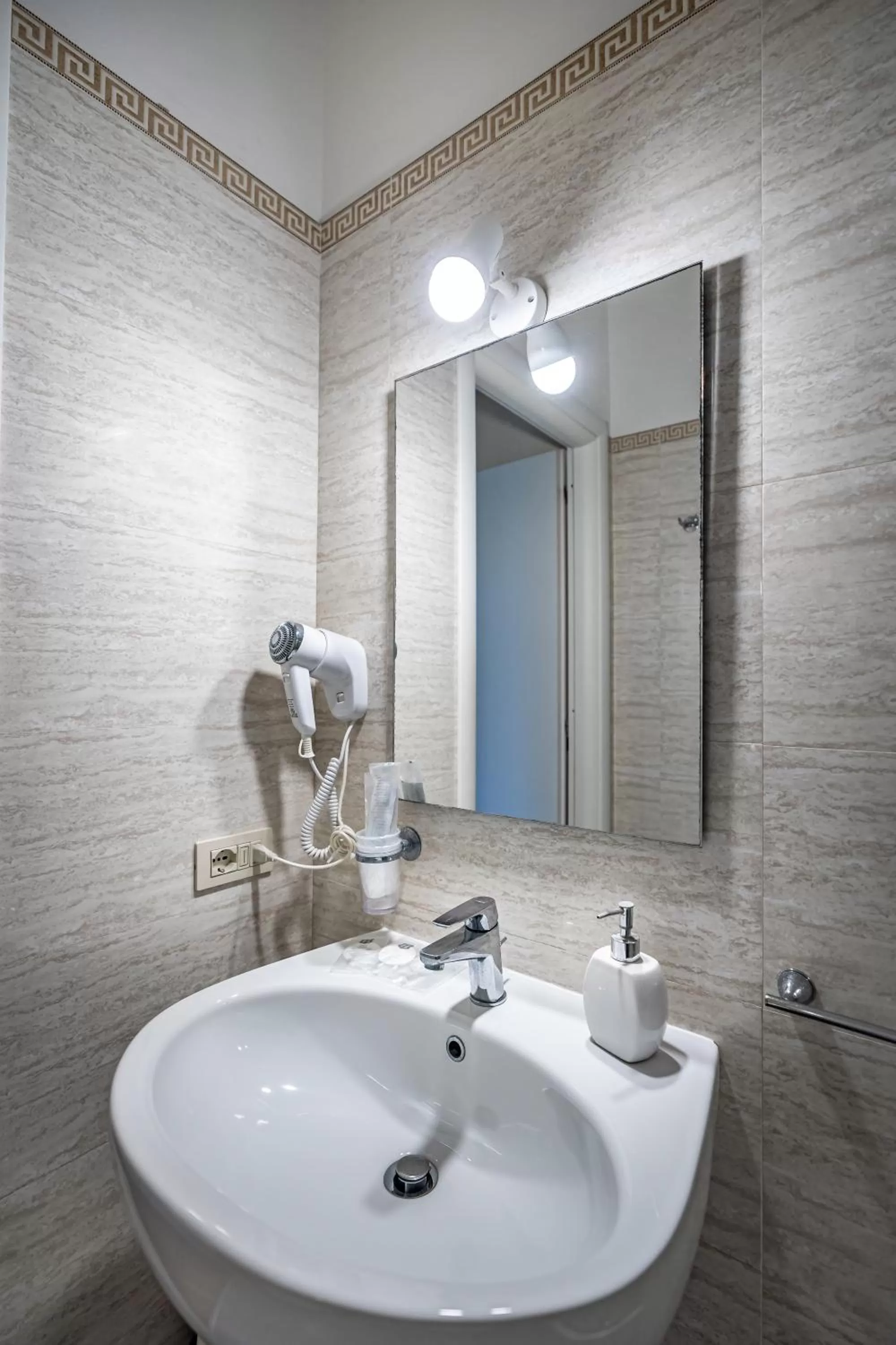 Shower in Maison Bianca B&B