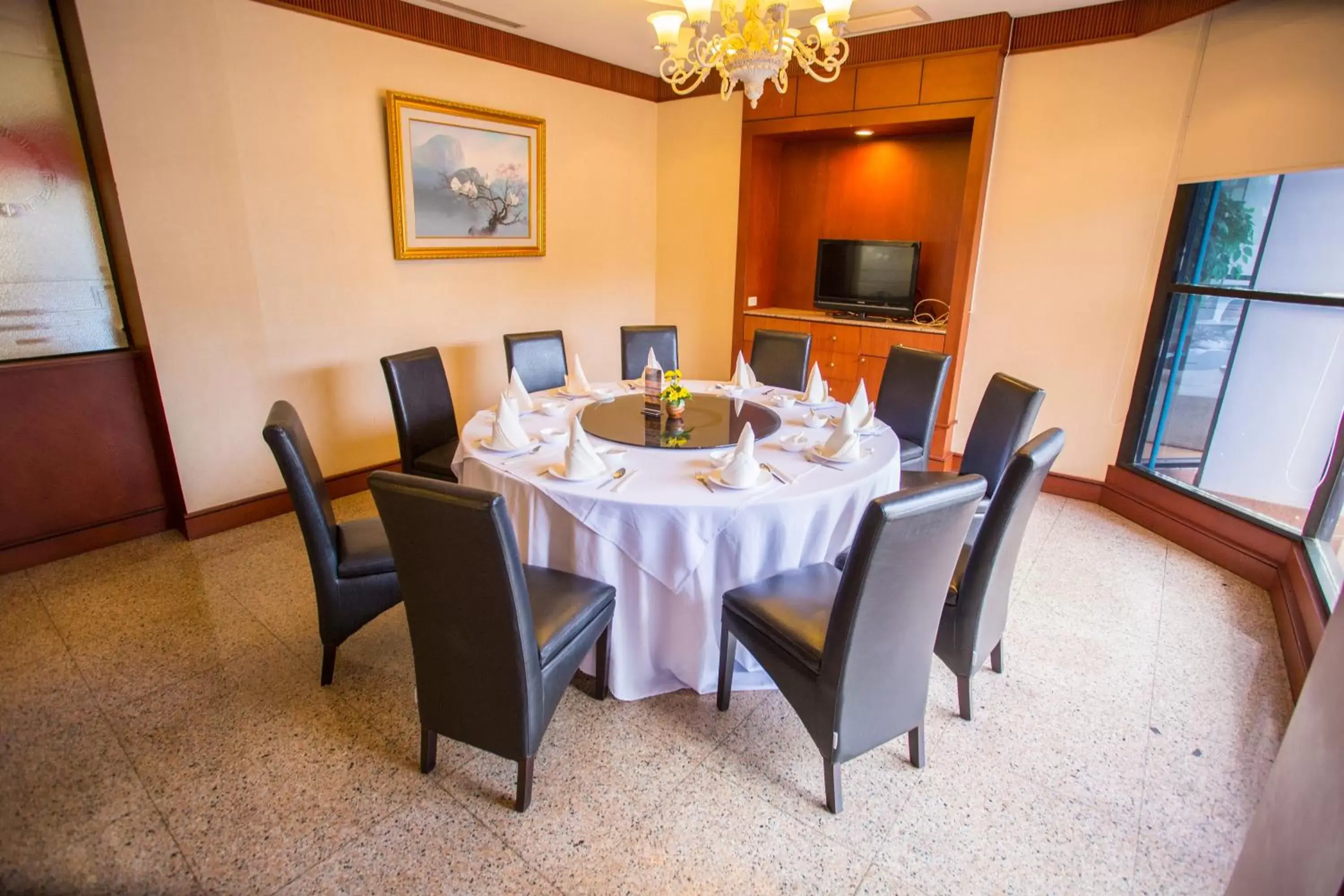 Restaurant/places to eat in Seeharaj Hotel Restaurant/places to eat in Seeharaj Hotel