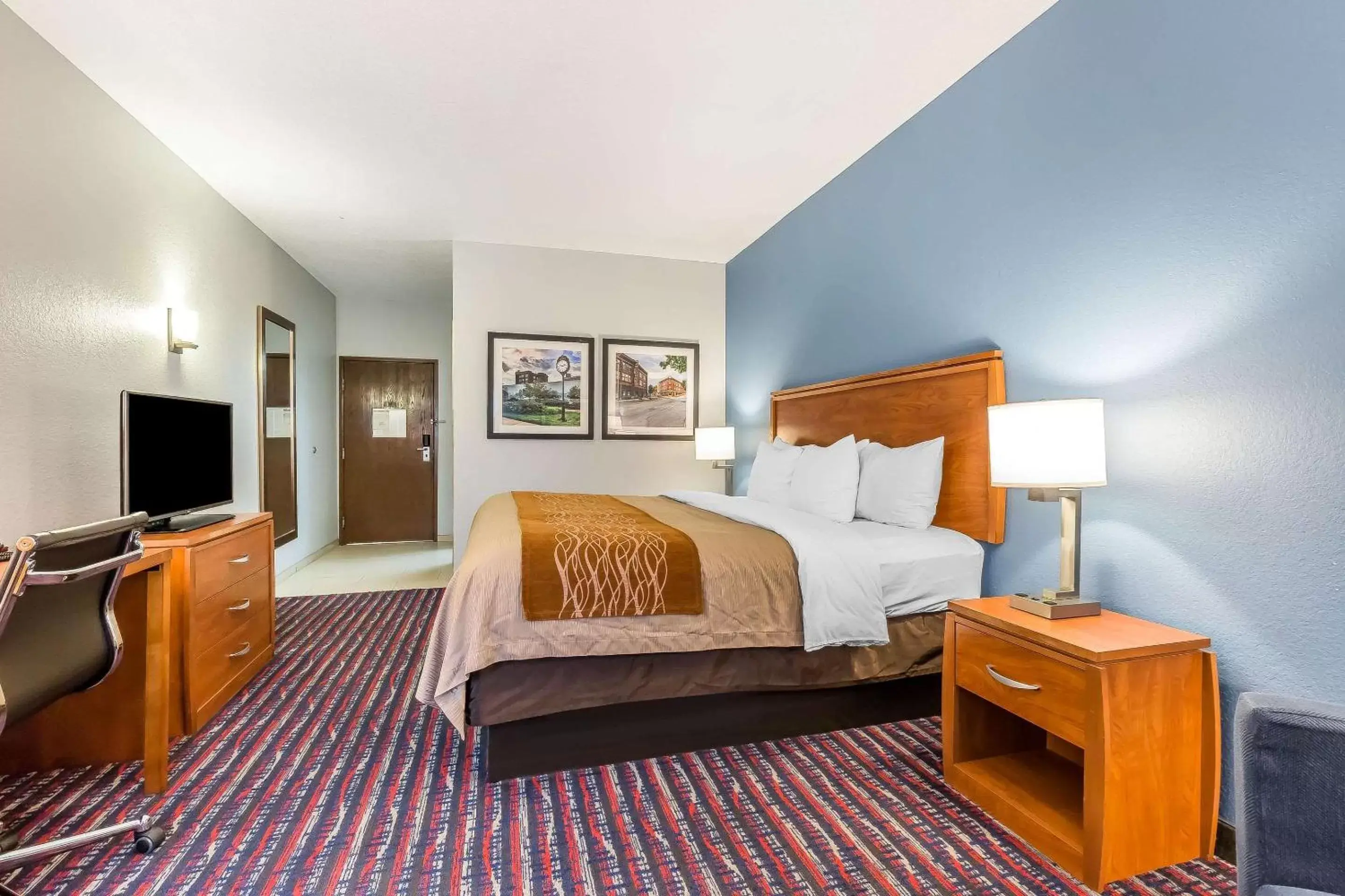 Photo of the whole room, Bed in Comfort Inn Alton near I-255