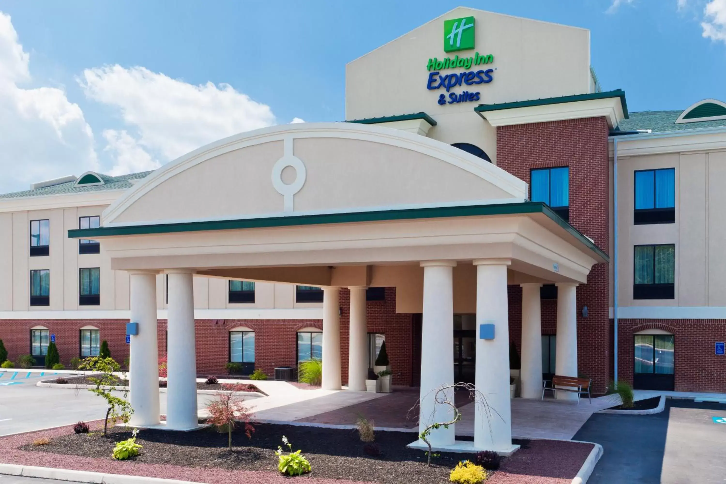 Property Building in Holiday Inn Express & Suites White Haven - Poconos, an IHG hotel