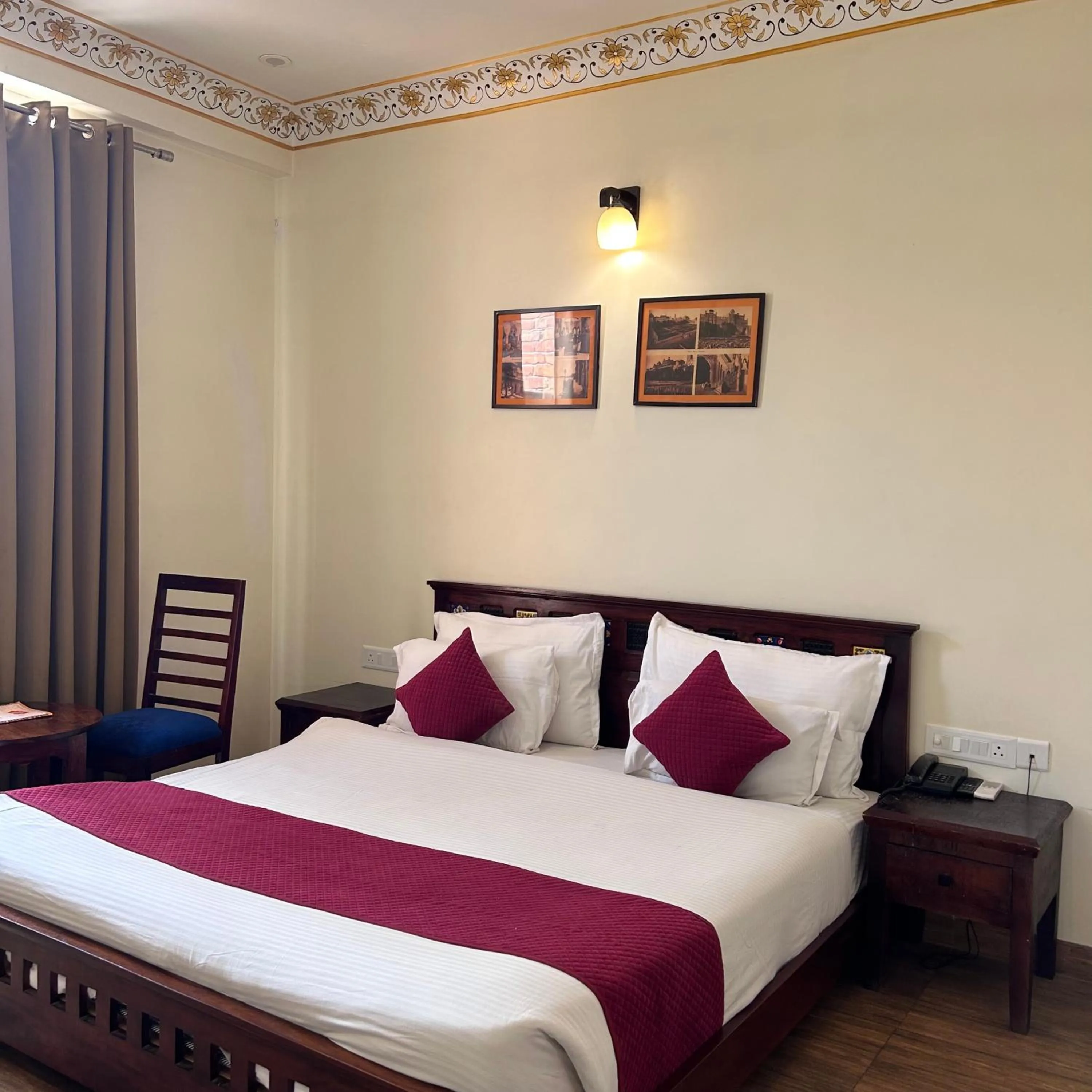 Bed in Hotel Laxmi Niwas - A Heritage Retreat