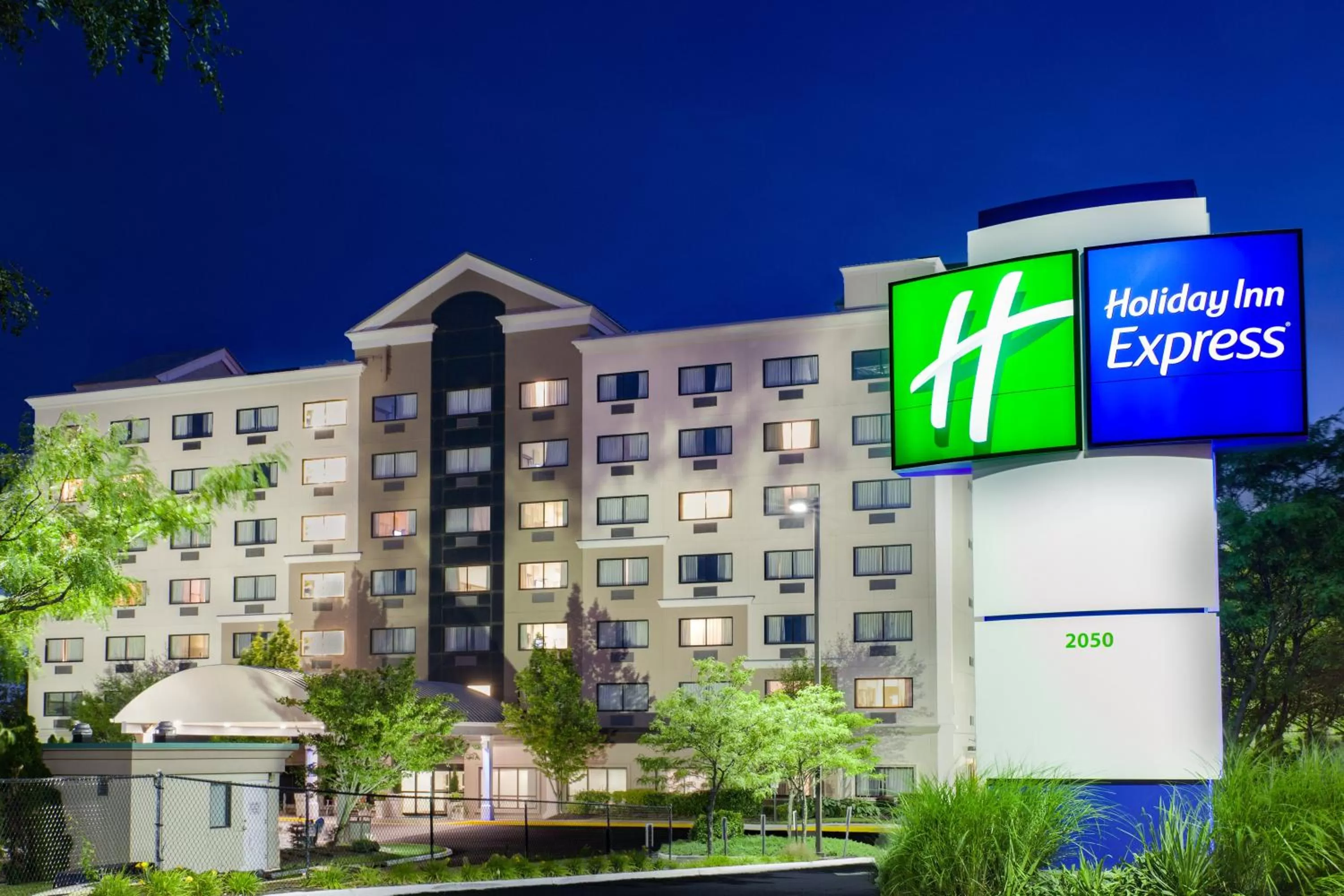 Property building in Holiday Inn Express Hauppauge-Long Island by IHG