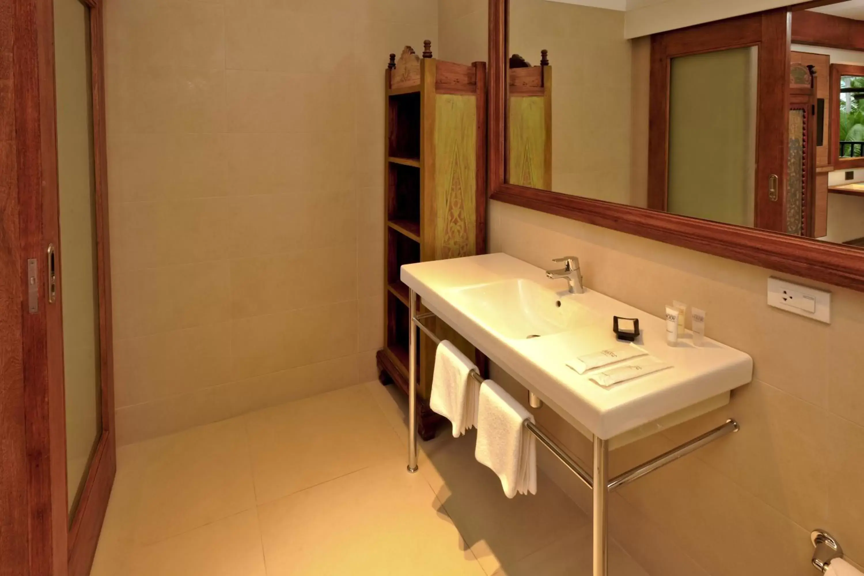 Shower, Bathroom in Costabella Tropical Beach Hotel