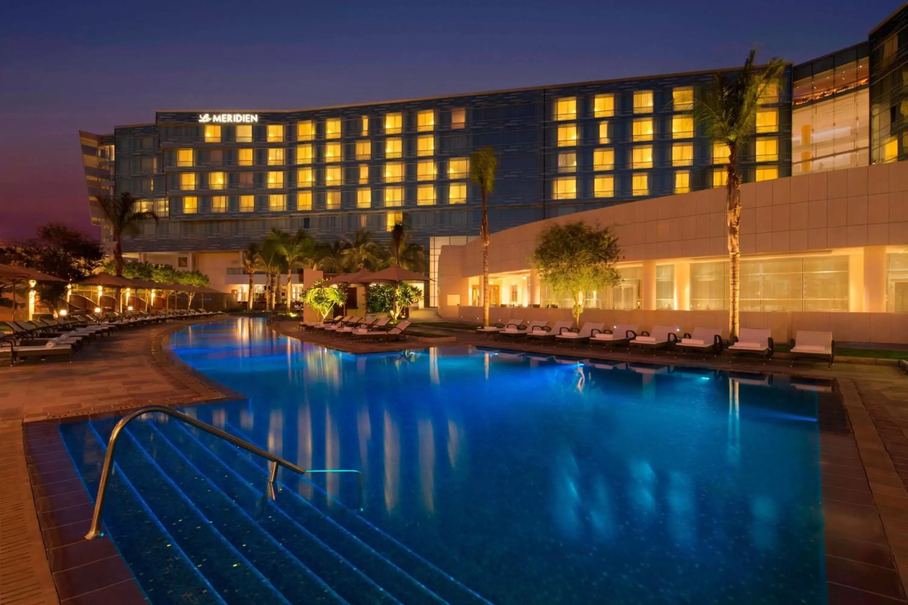 Swimming pool, Property Building in Le Meridien Cairo Airport