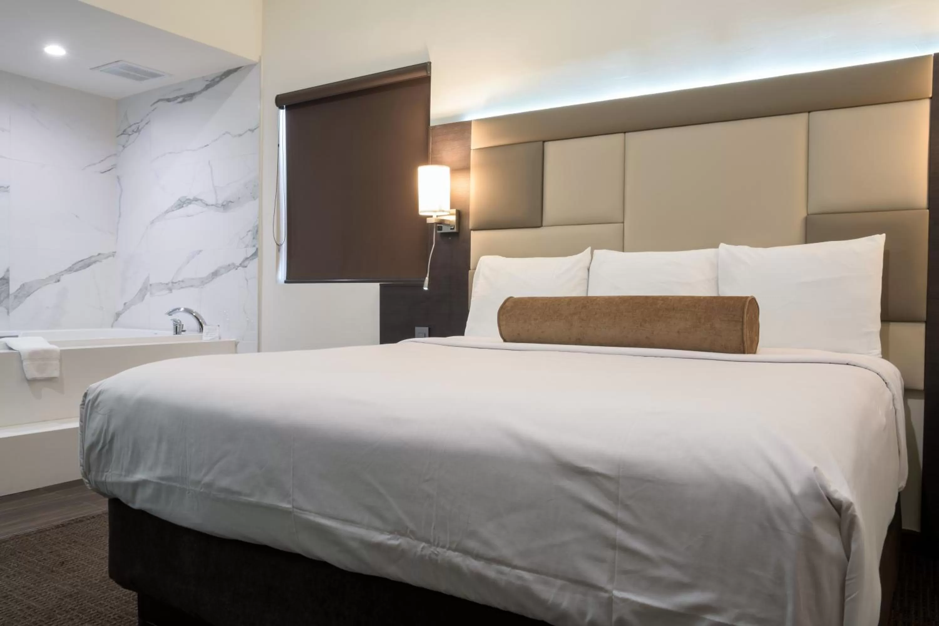 Bed in Hotel Xilo Glendale