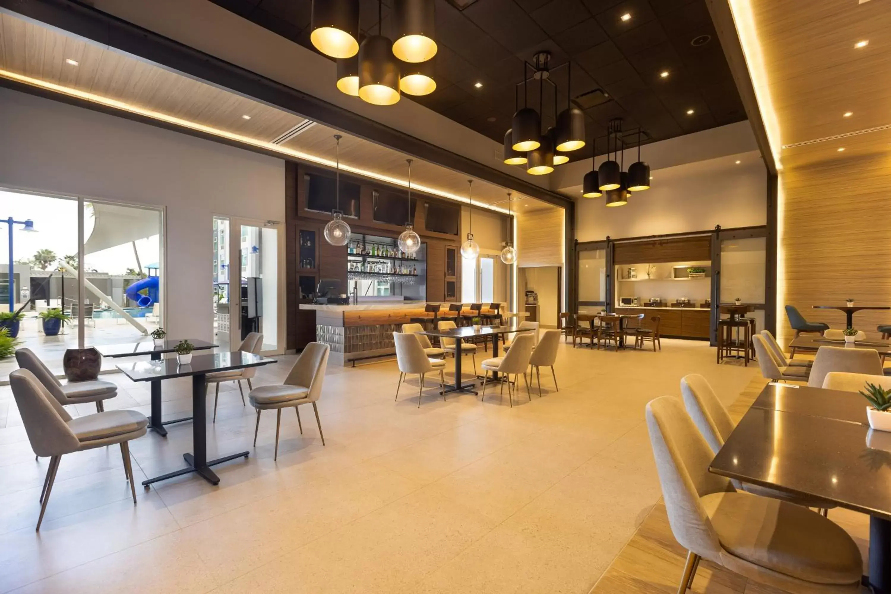 Restaurant/Places to Eat in Four Points by Sheraton Caguas Real